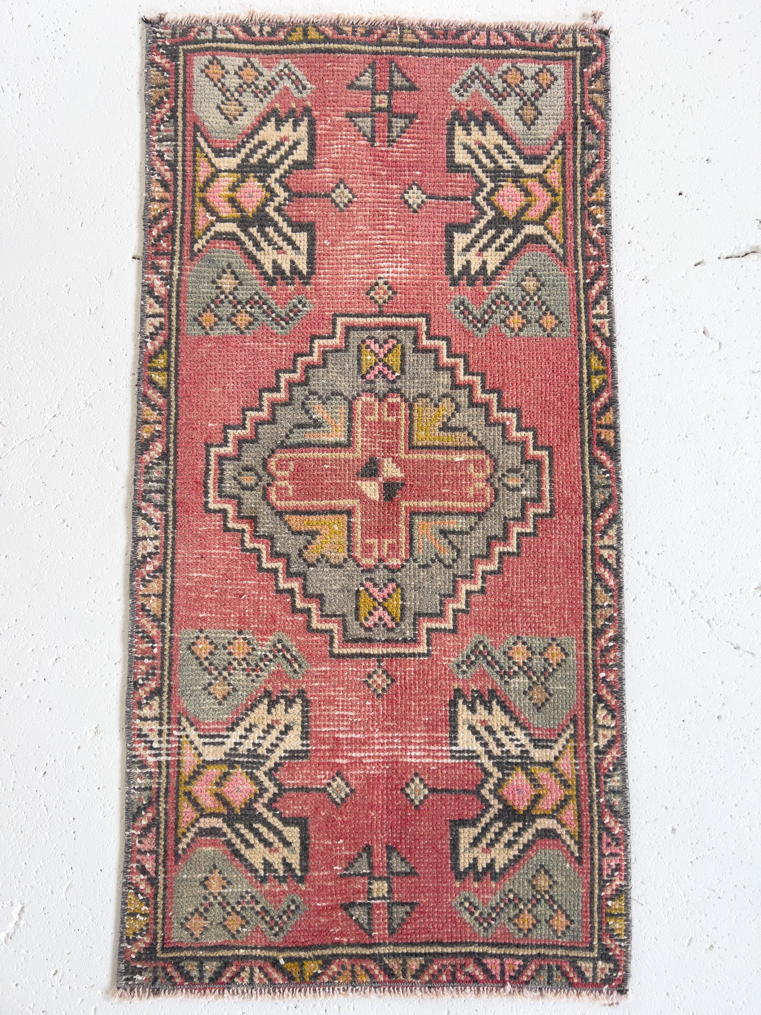 No. 1682 | 1'7 x 3'2