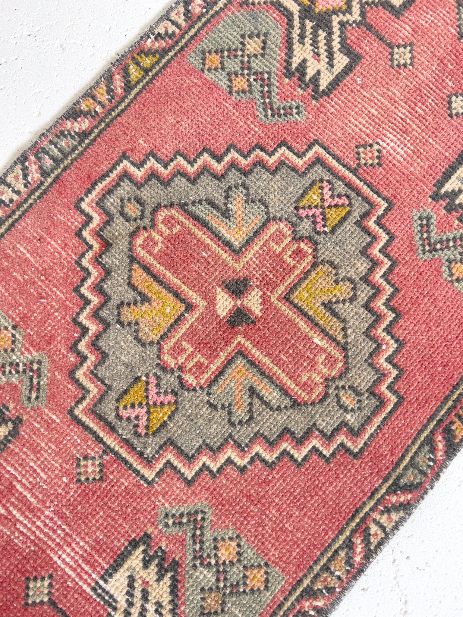 No. 1682 | 1'7 x 3'2