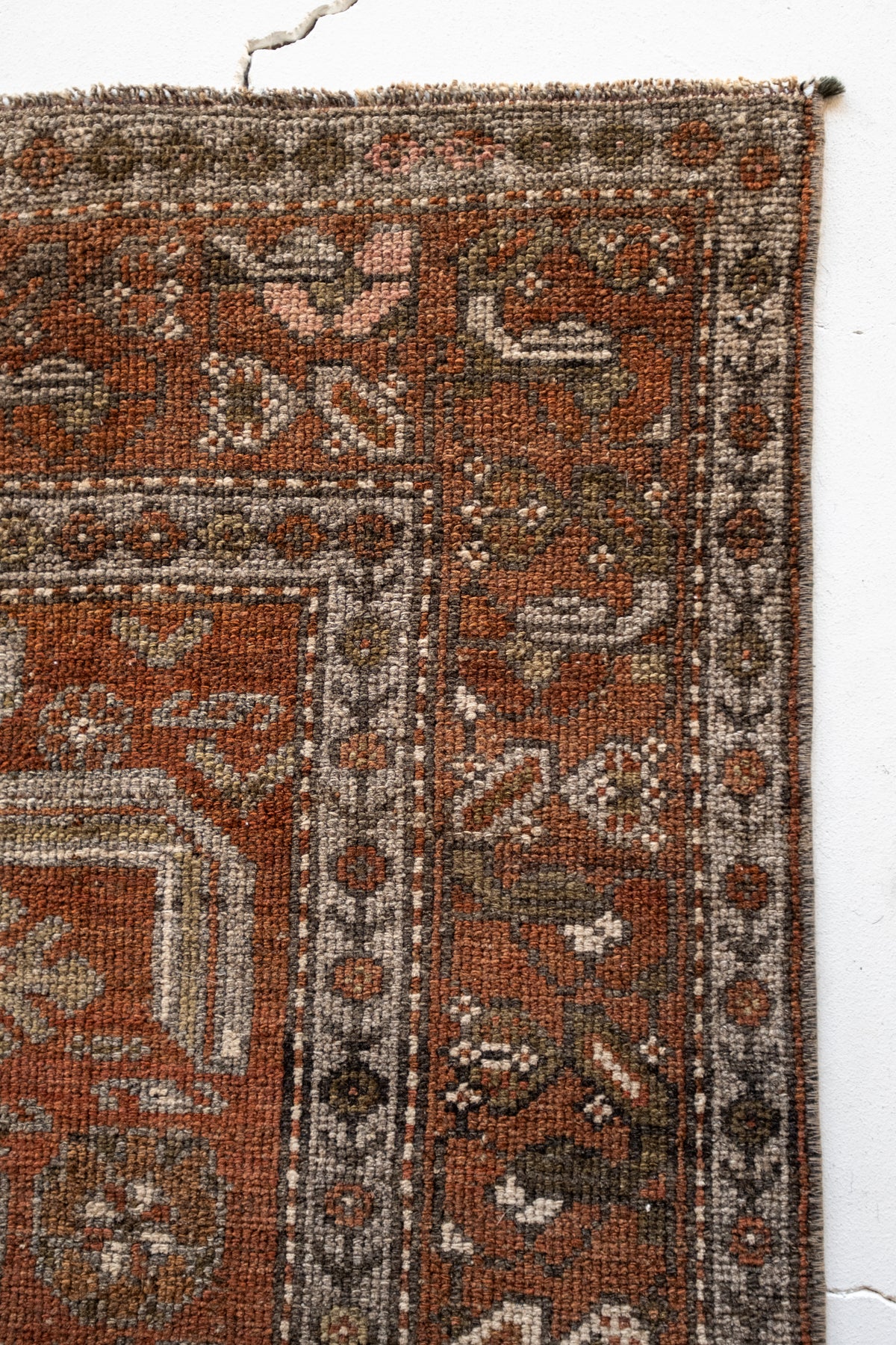Collier 3'8 x 12'2
