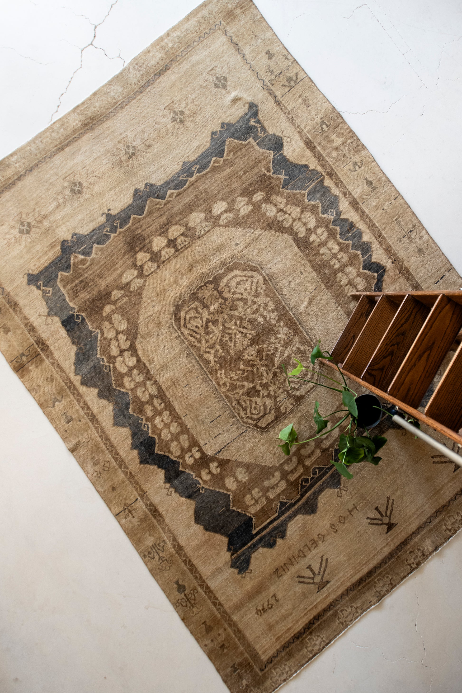 RESERVED | Bianca 8'1 x 11'4