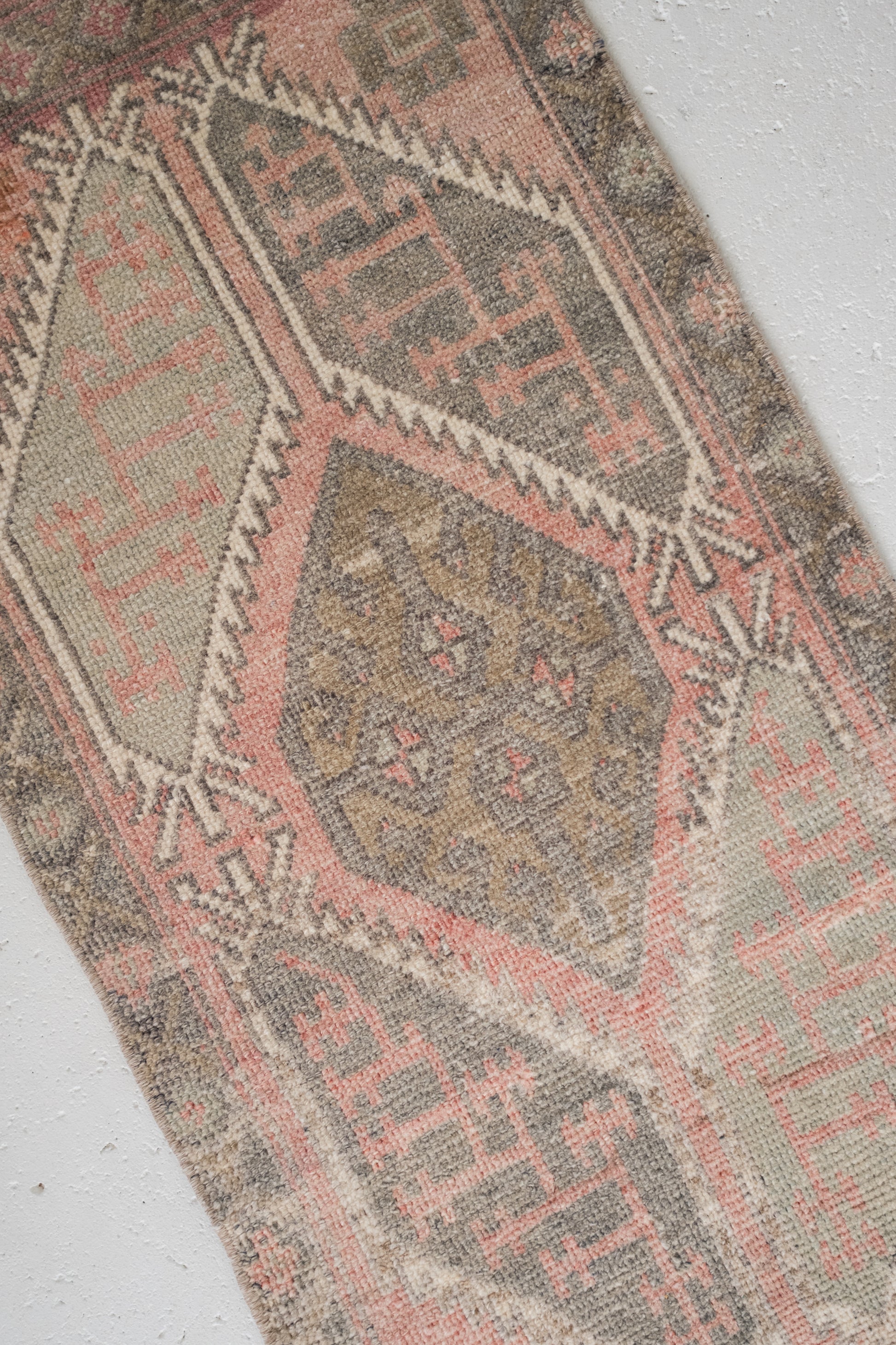 No. 2153 | 1'7 x 3'5