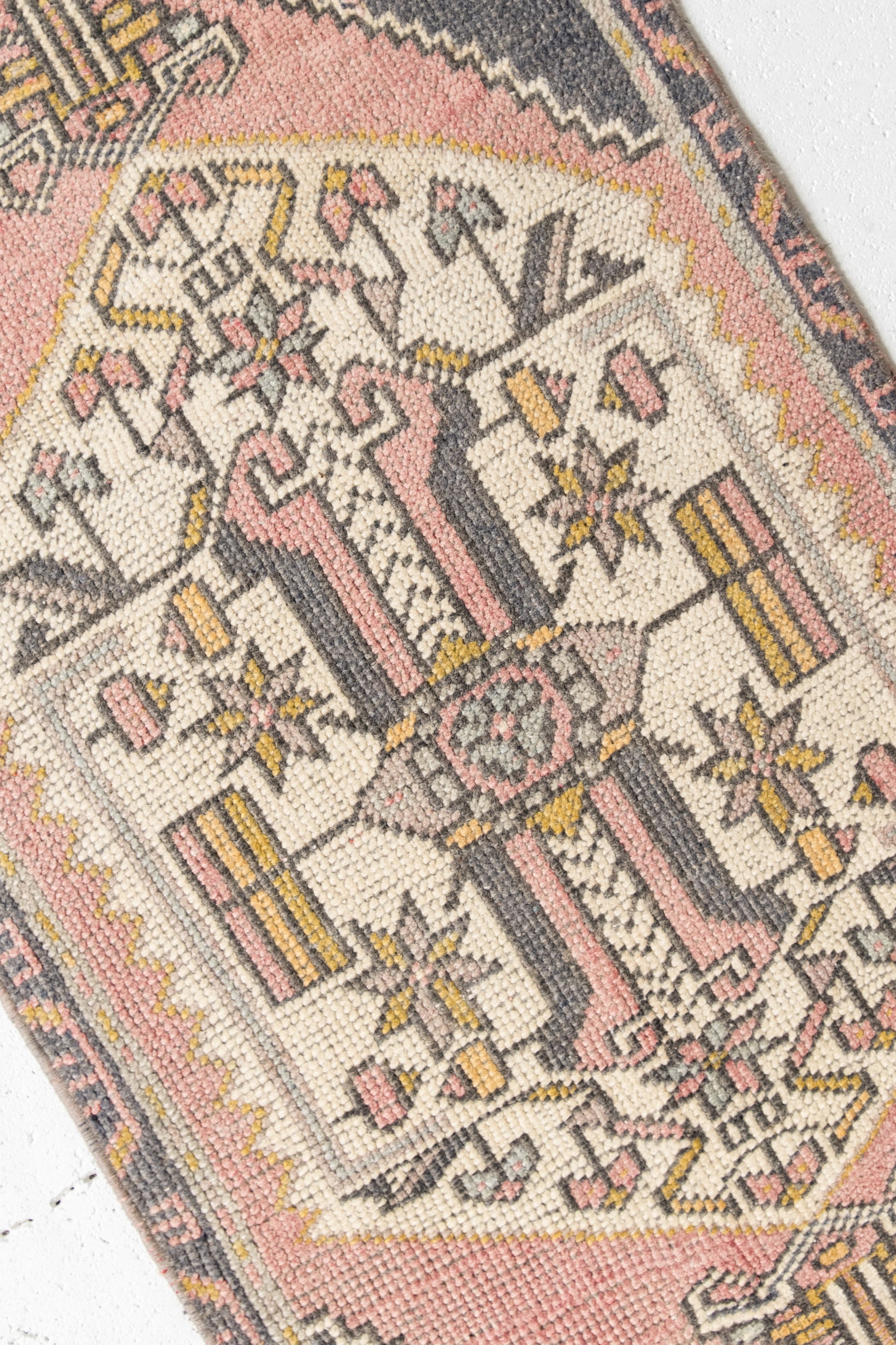 No. 2186 | 1'10 x 3'10