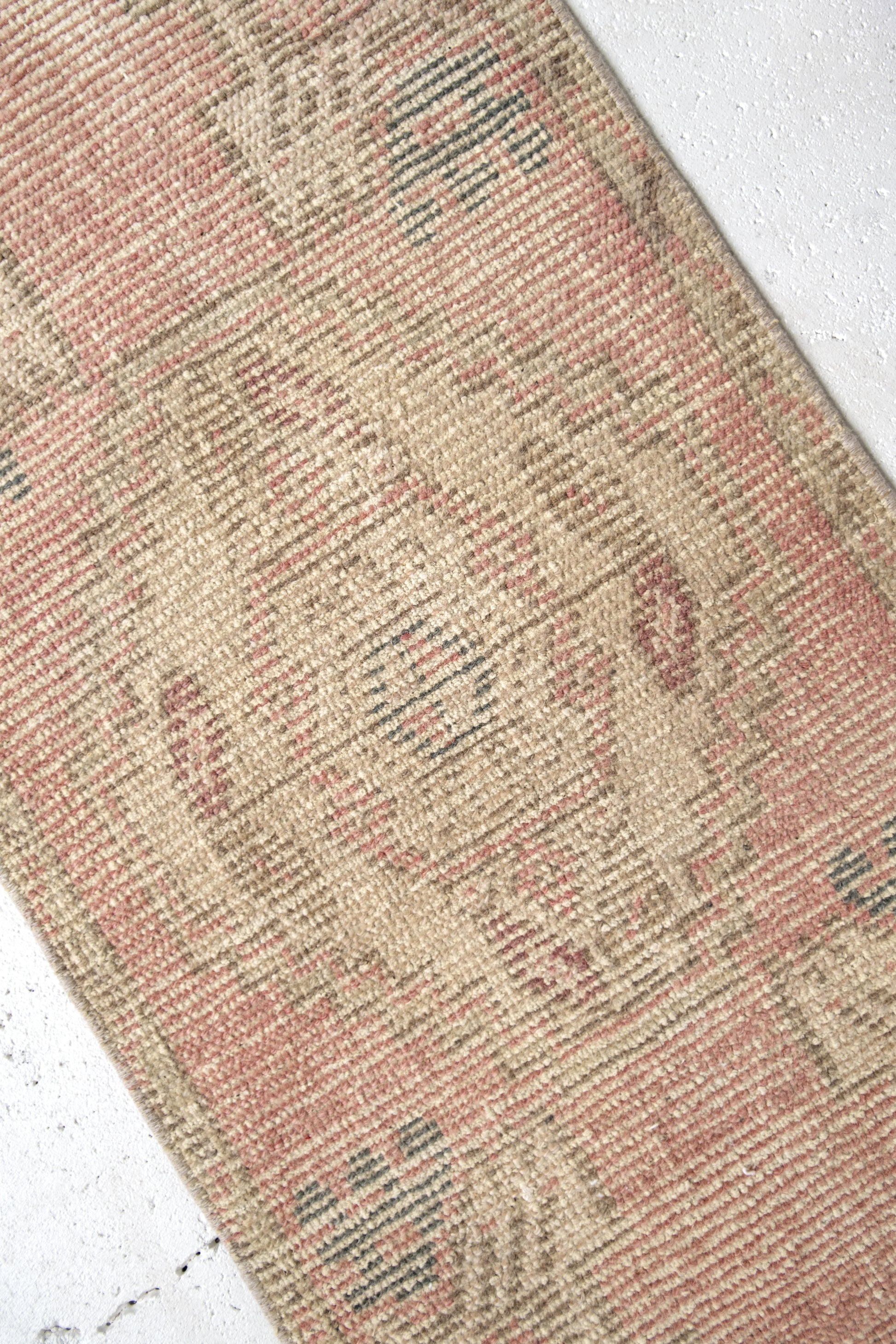 No. 2189 | 1'7 x 3'1