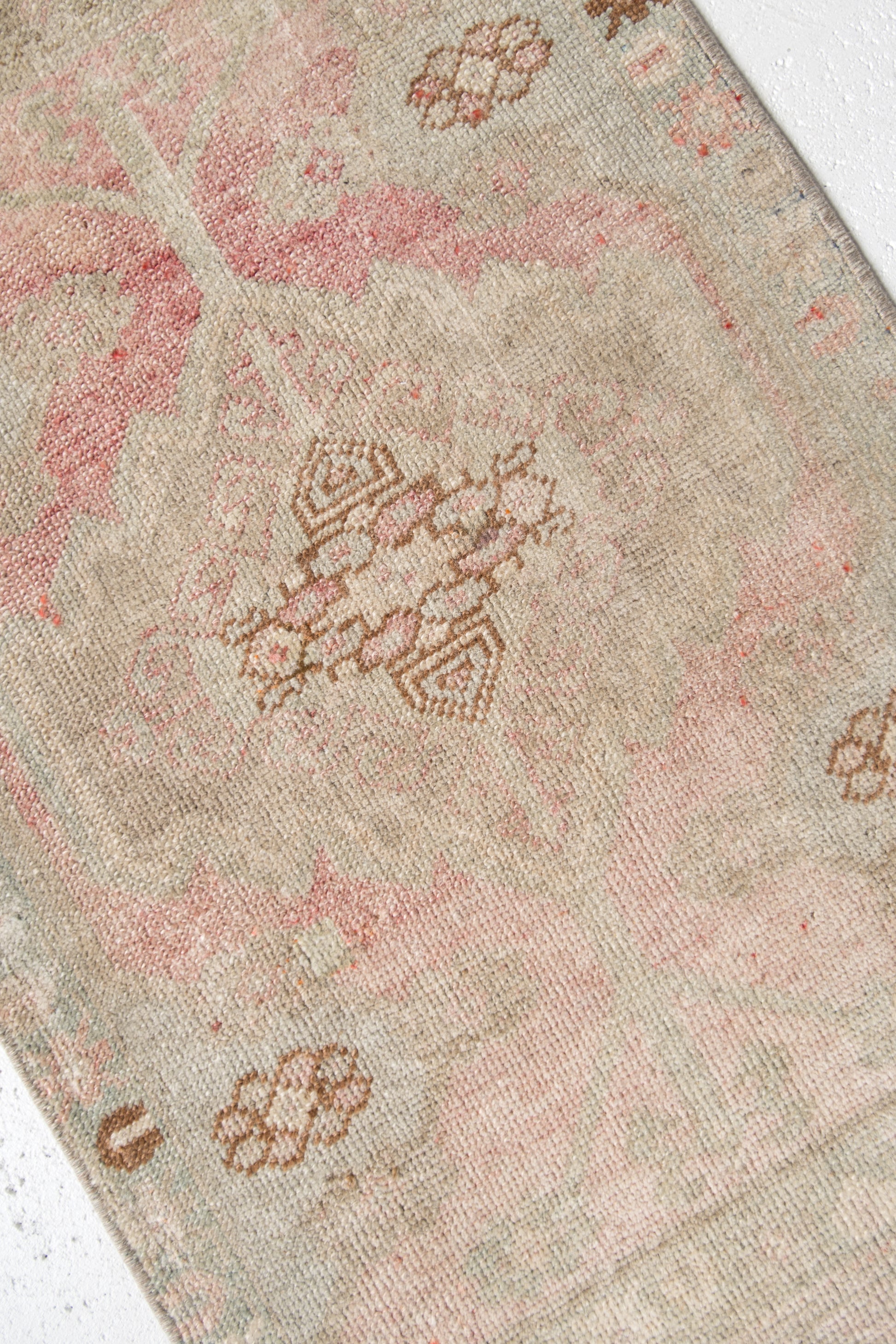 No. 2192 | 1'8 x 2'11