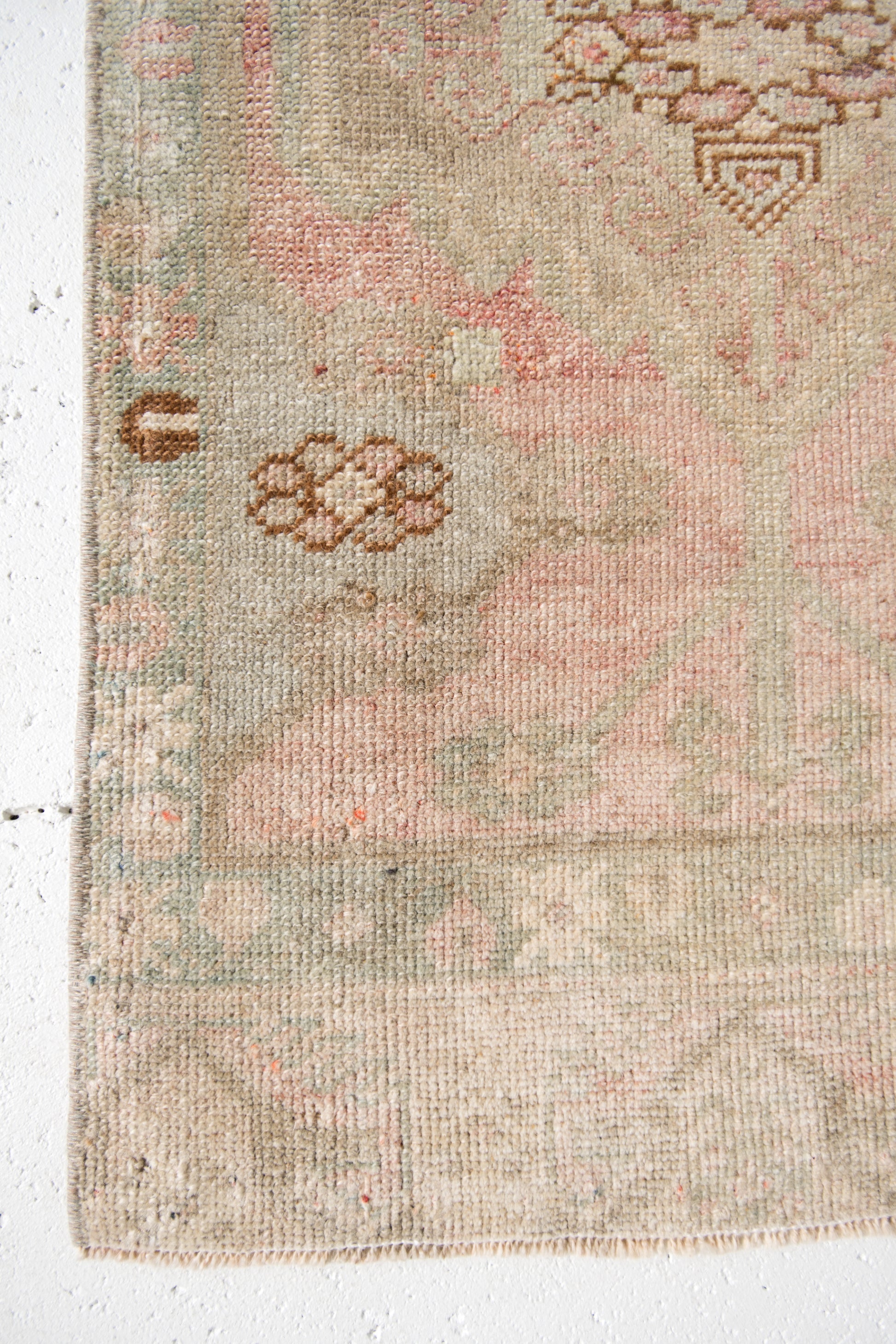 No. 2192 | 1'8 x 2'11