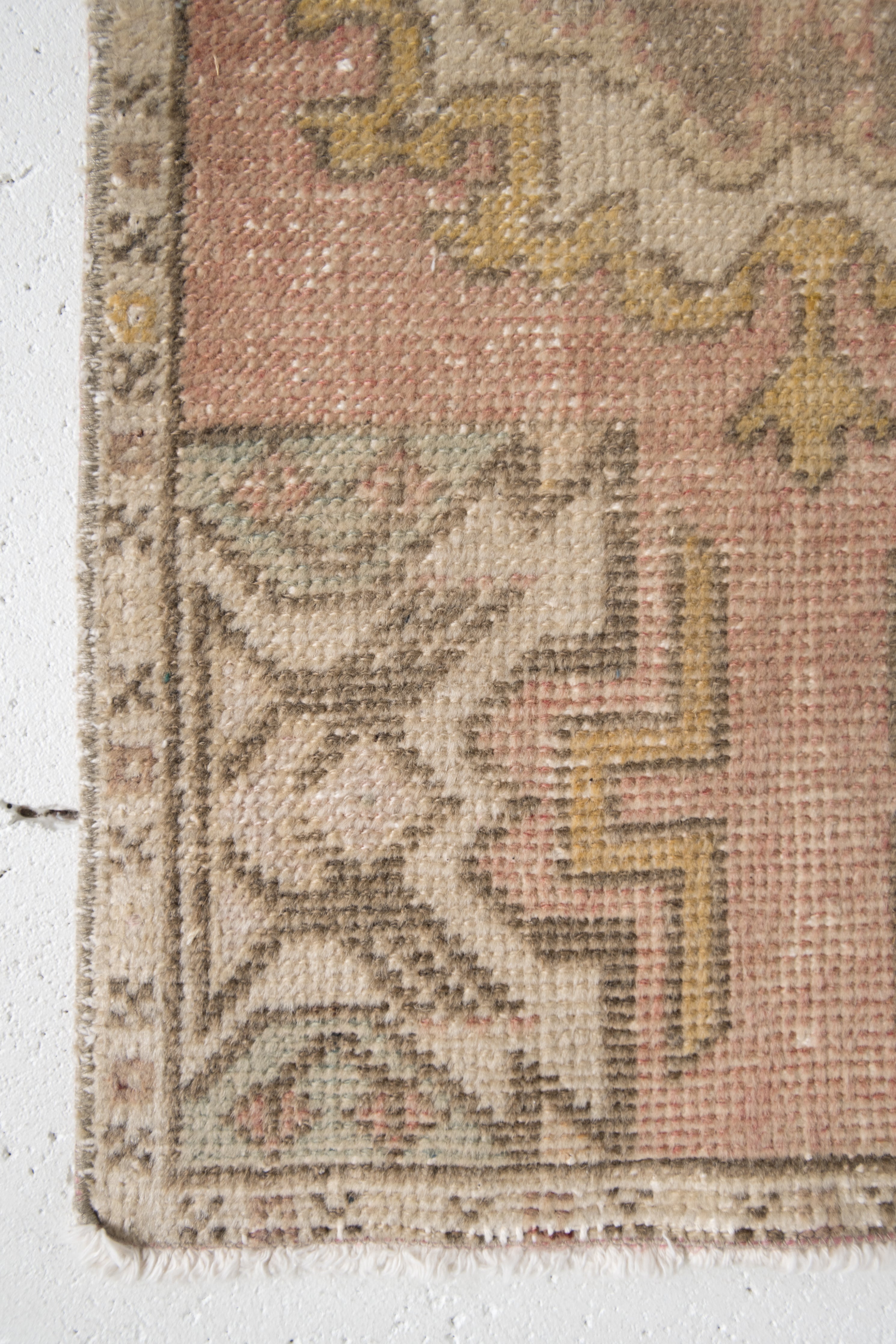 No. 2195 | 1'6 x 2'10