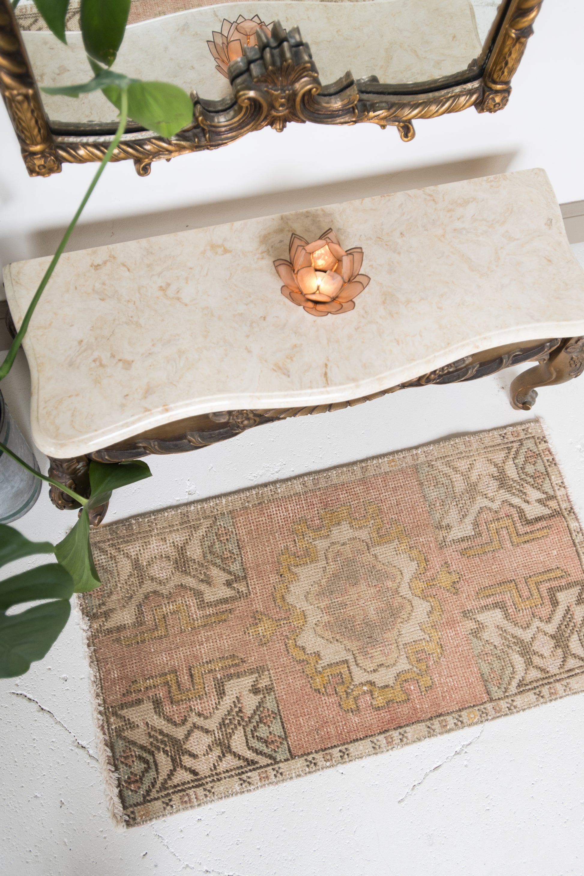 No. 2195 | 1'6 x 2'10