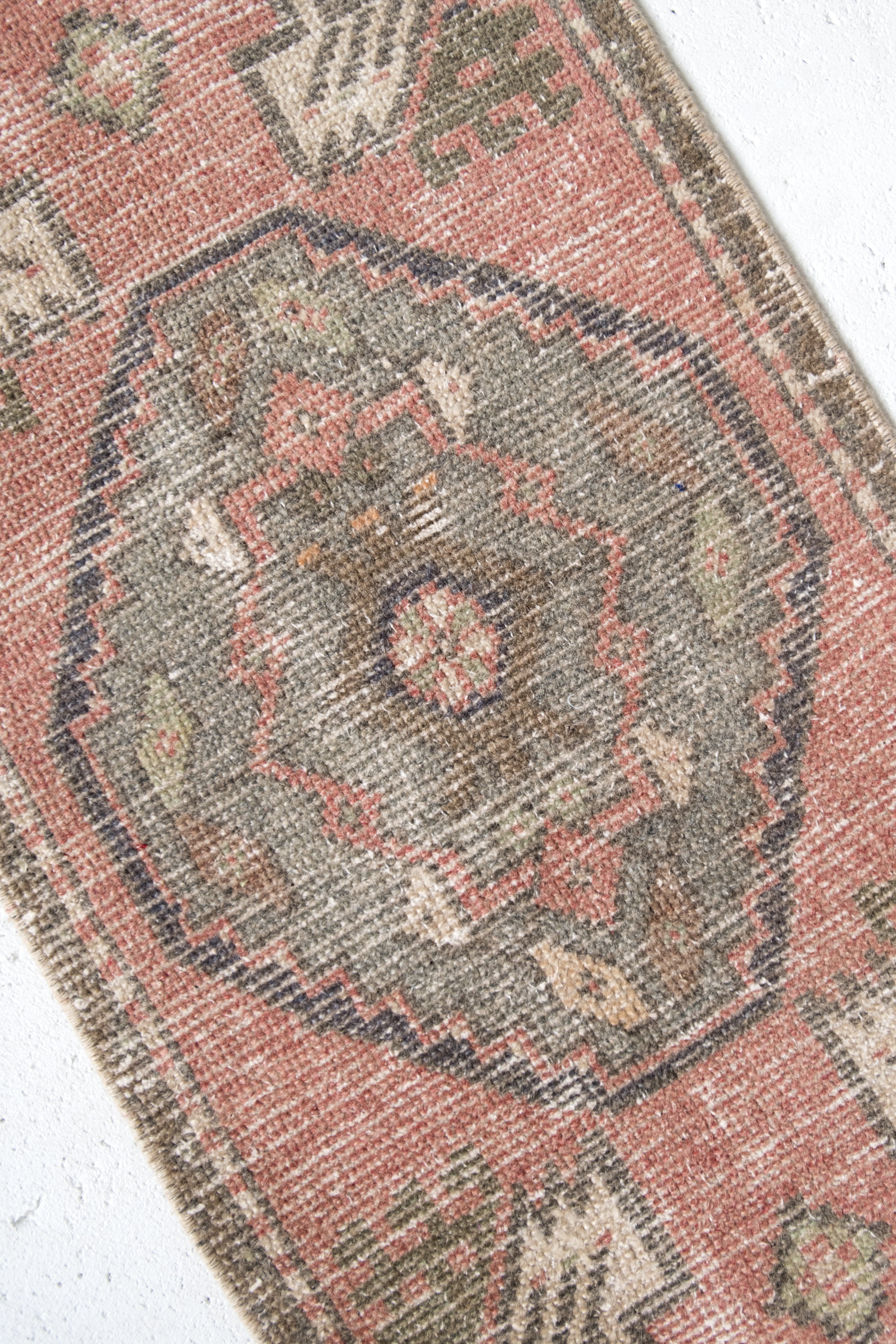 No. 2197 | 1'6 x 3'2