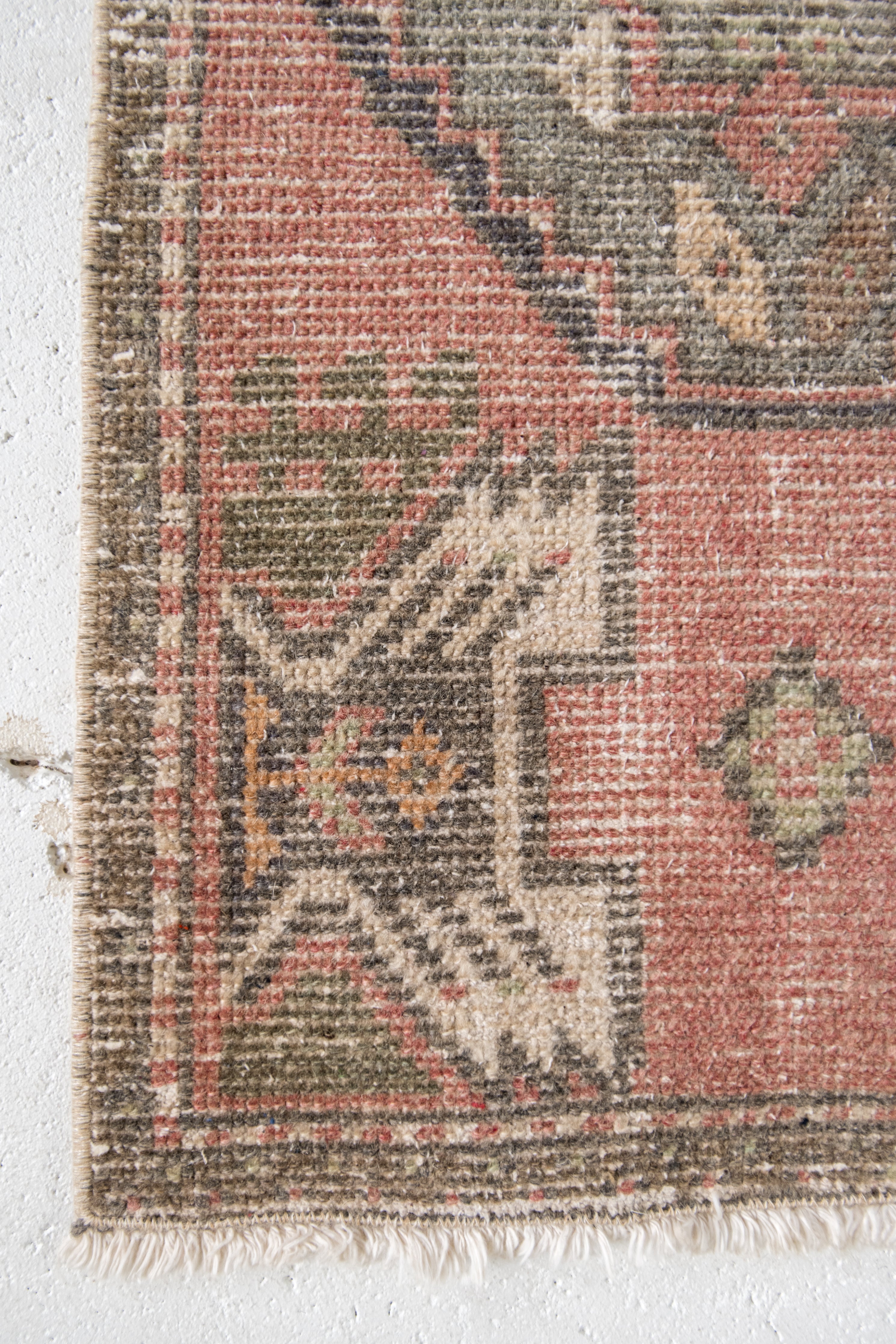 No. 2197 | 1'6 x 3'2