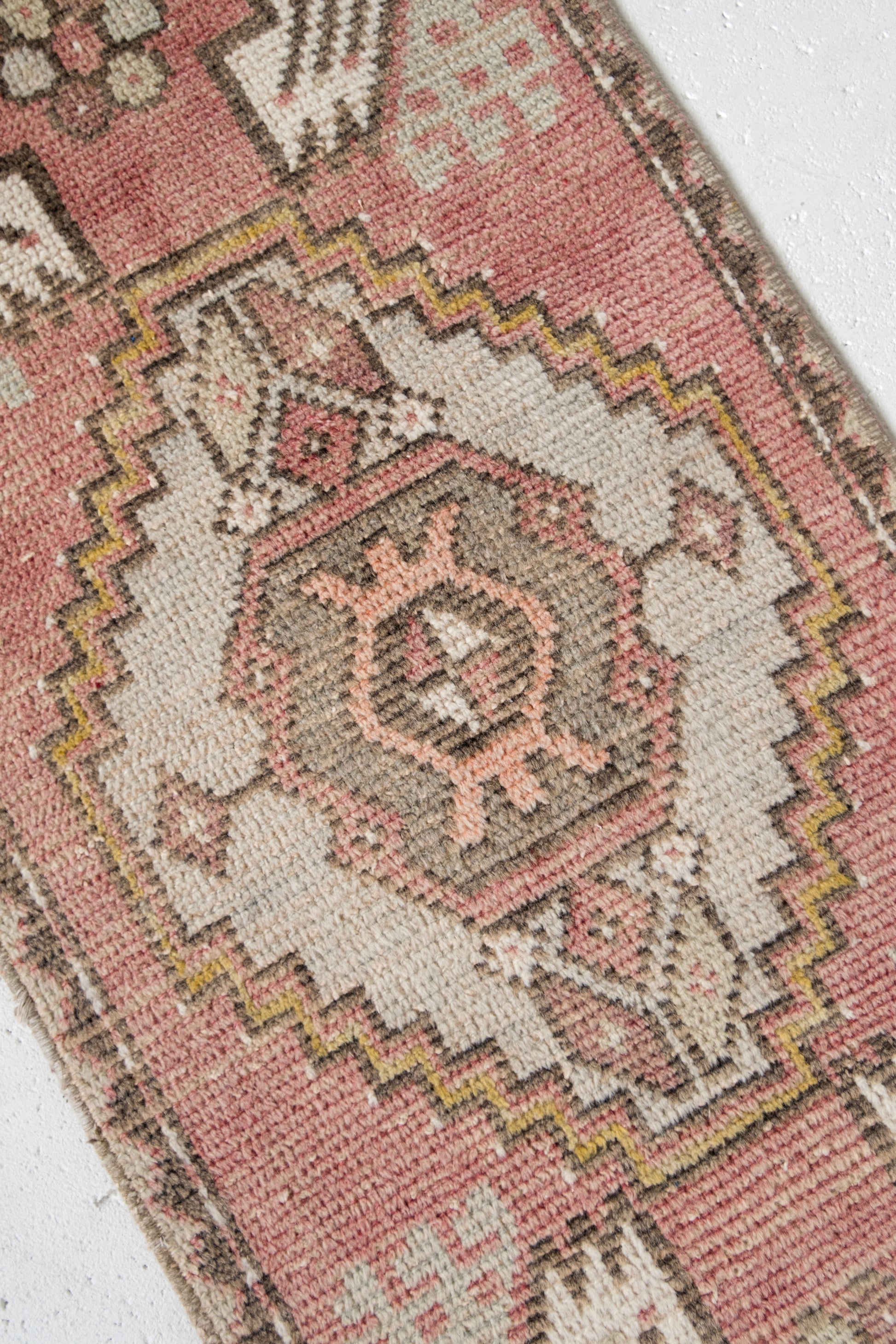 No. 2198 | 1'6 x 3'4