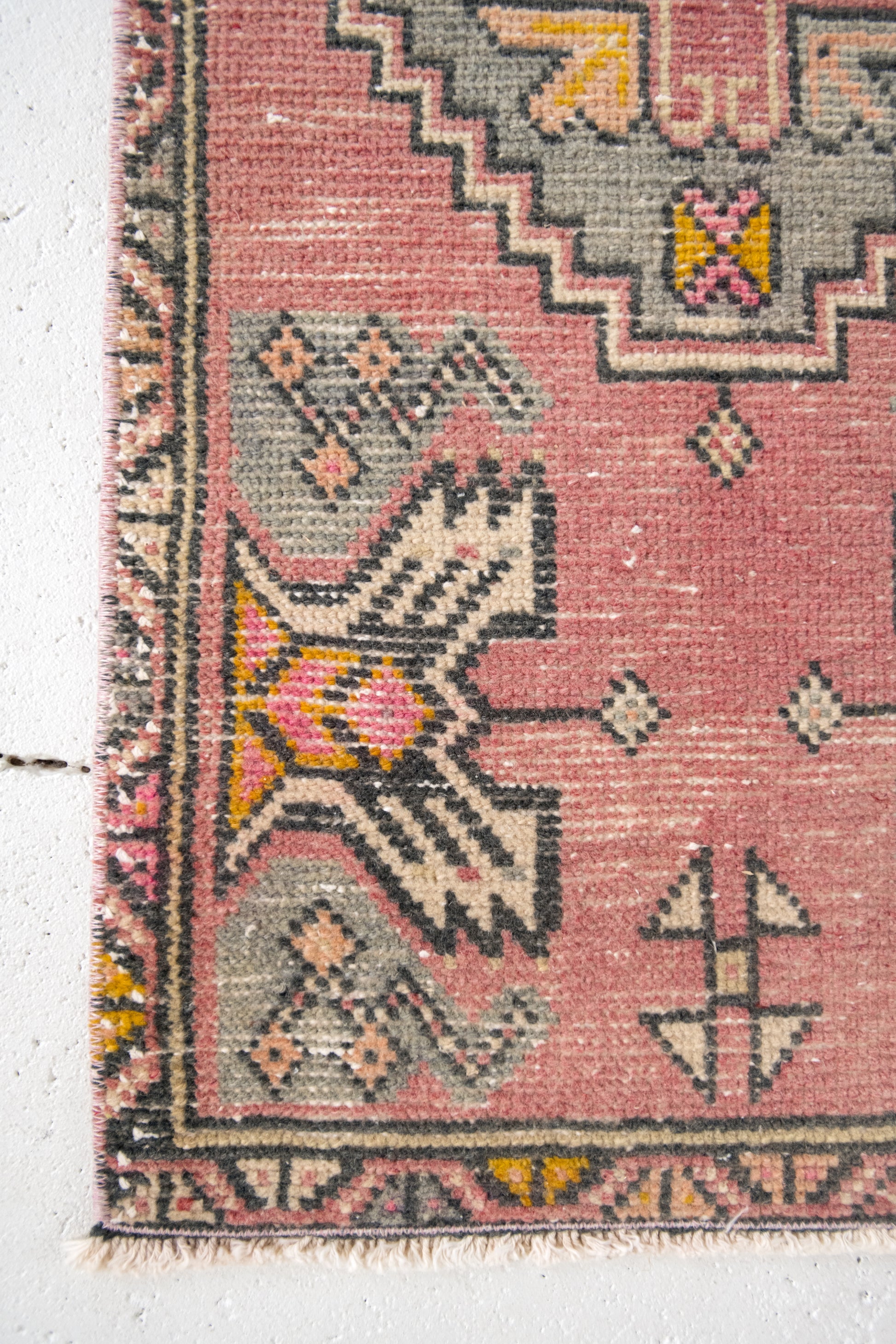 No. 2201 | 1'6 x 3'3