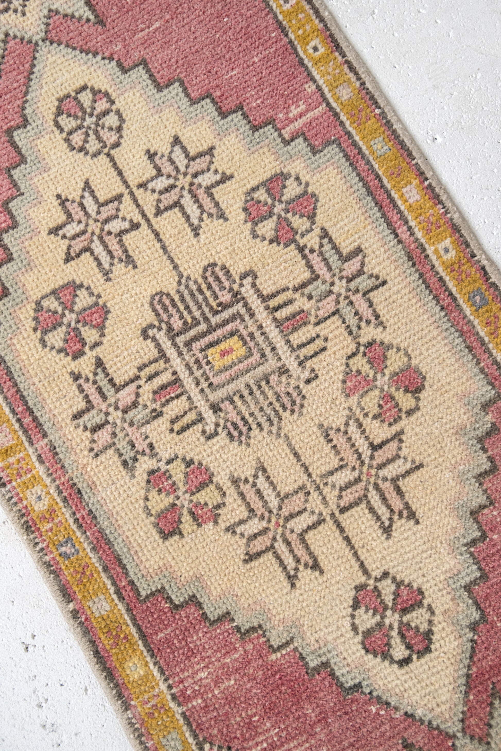 No. 2202 | 1'5 x 3'3