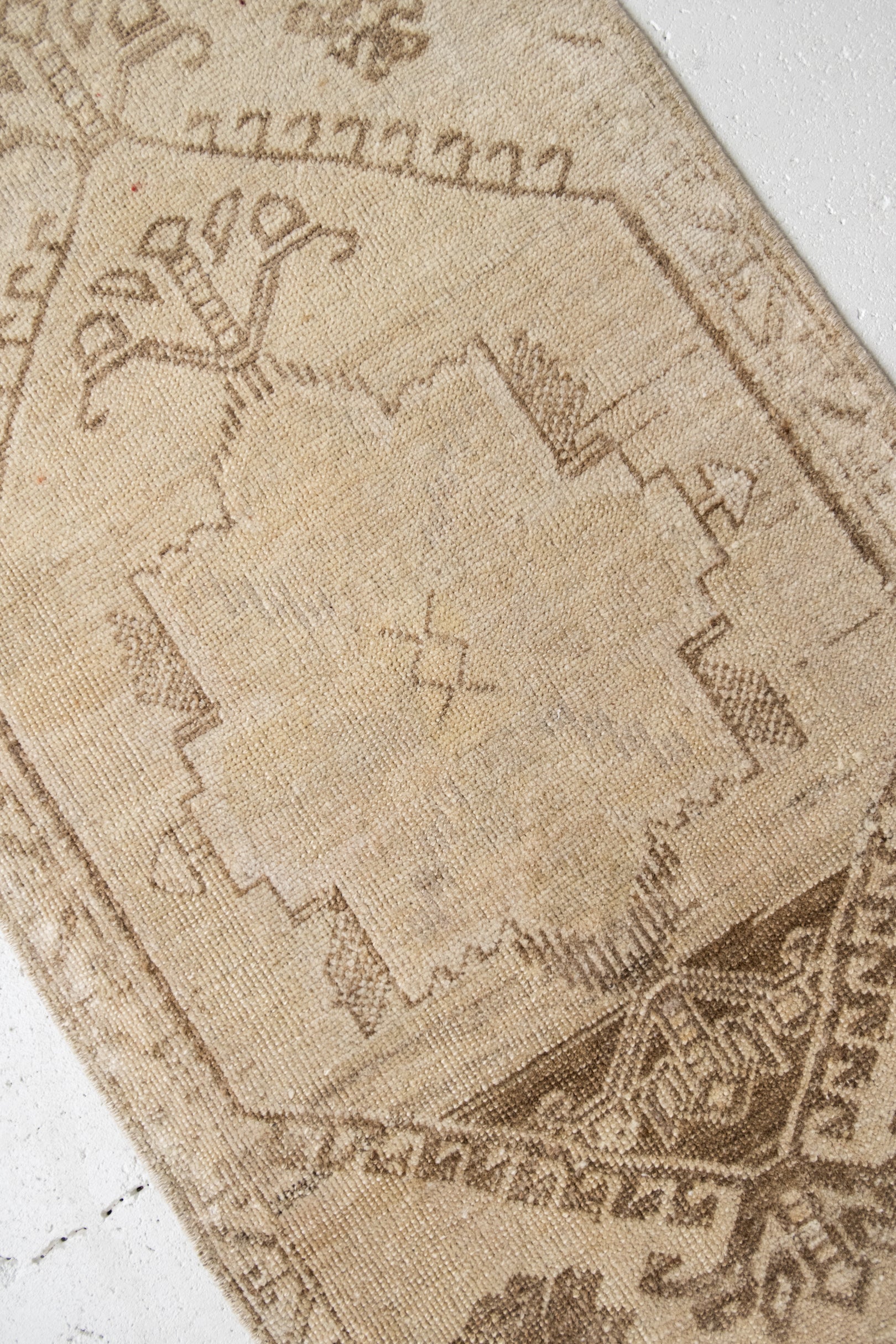 No. 2204 | 1'11 x 3'5 – Six Vintage Rugs