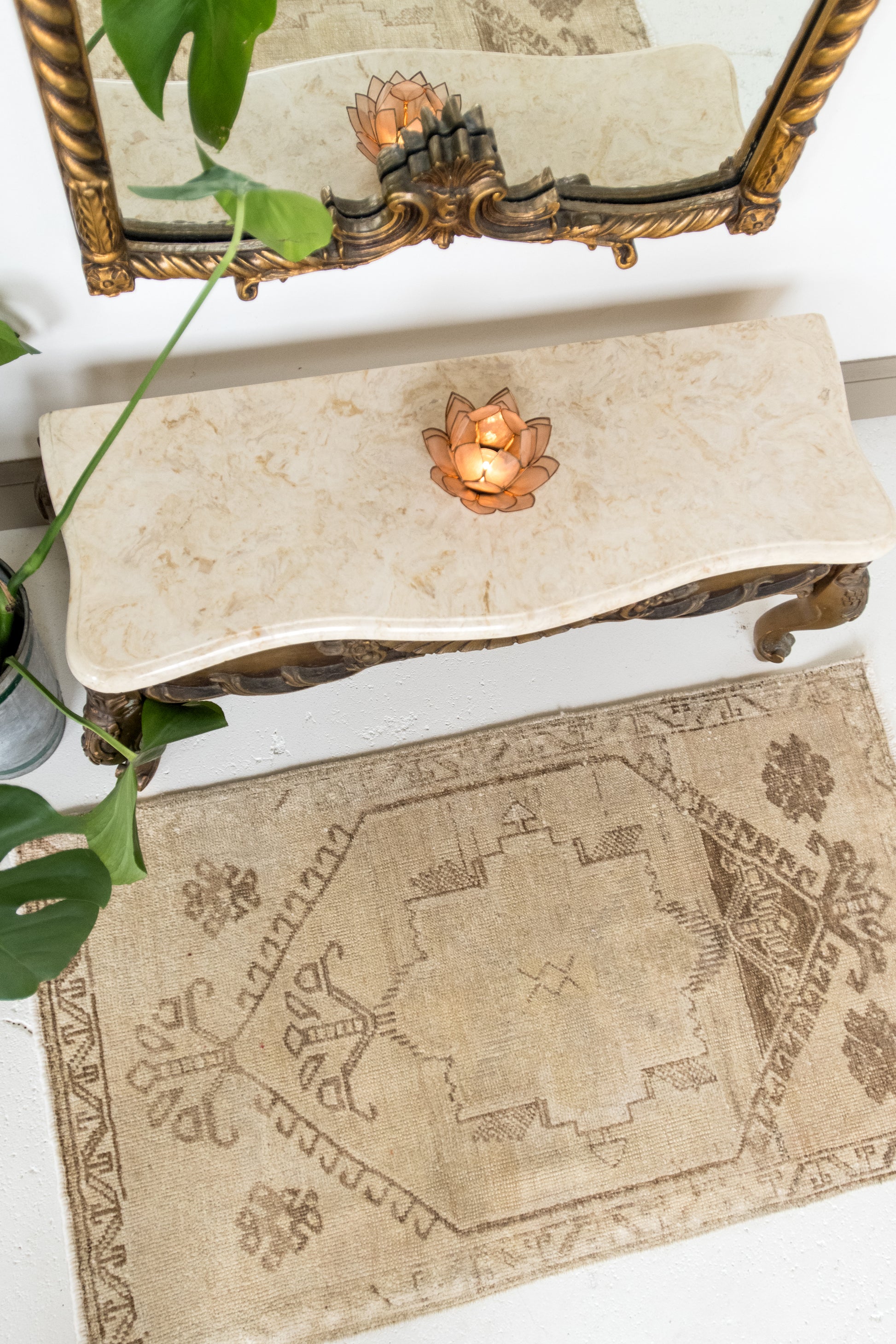 No. 2204 | 1'11 x 3'5