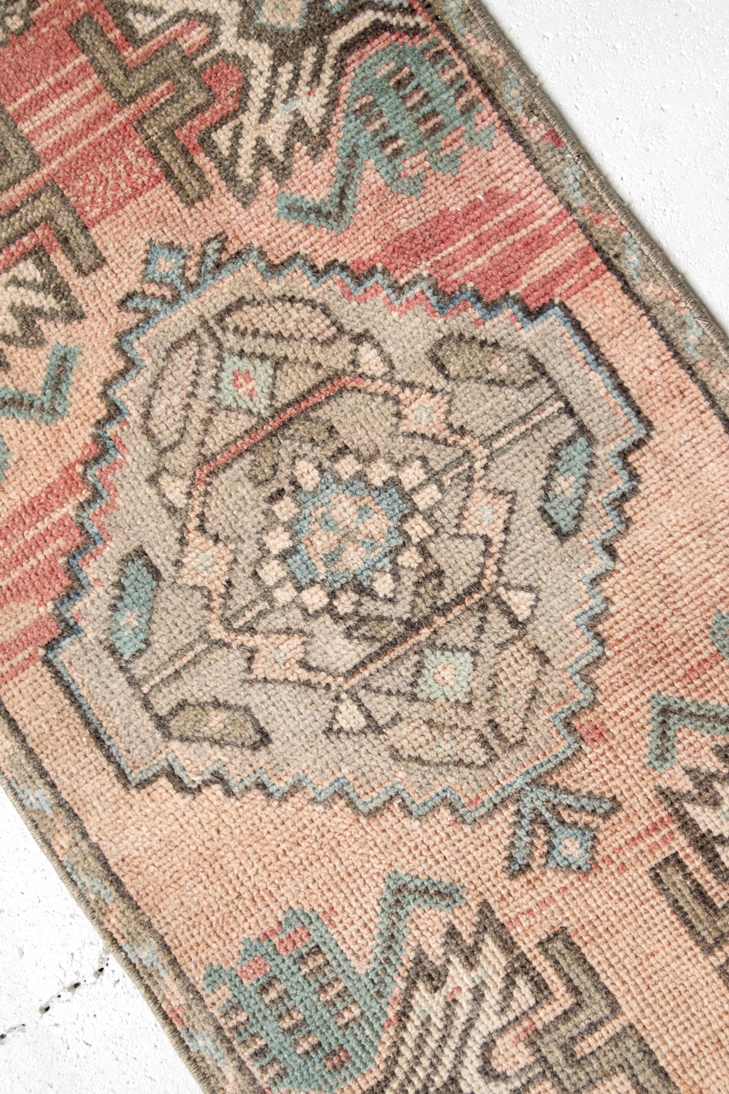 No. 2207 | 1'7 x 3'2