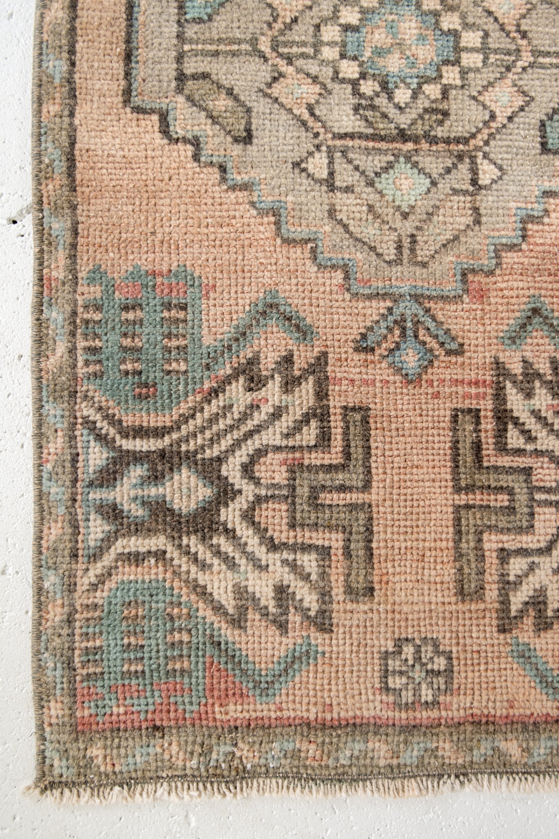 No. 2207 | 1'7 x 3'2