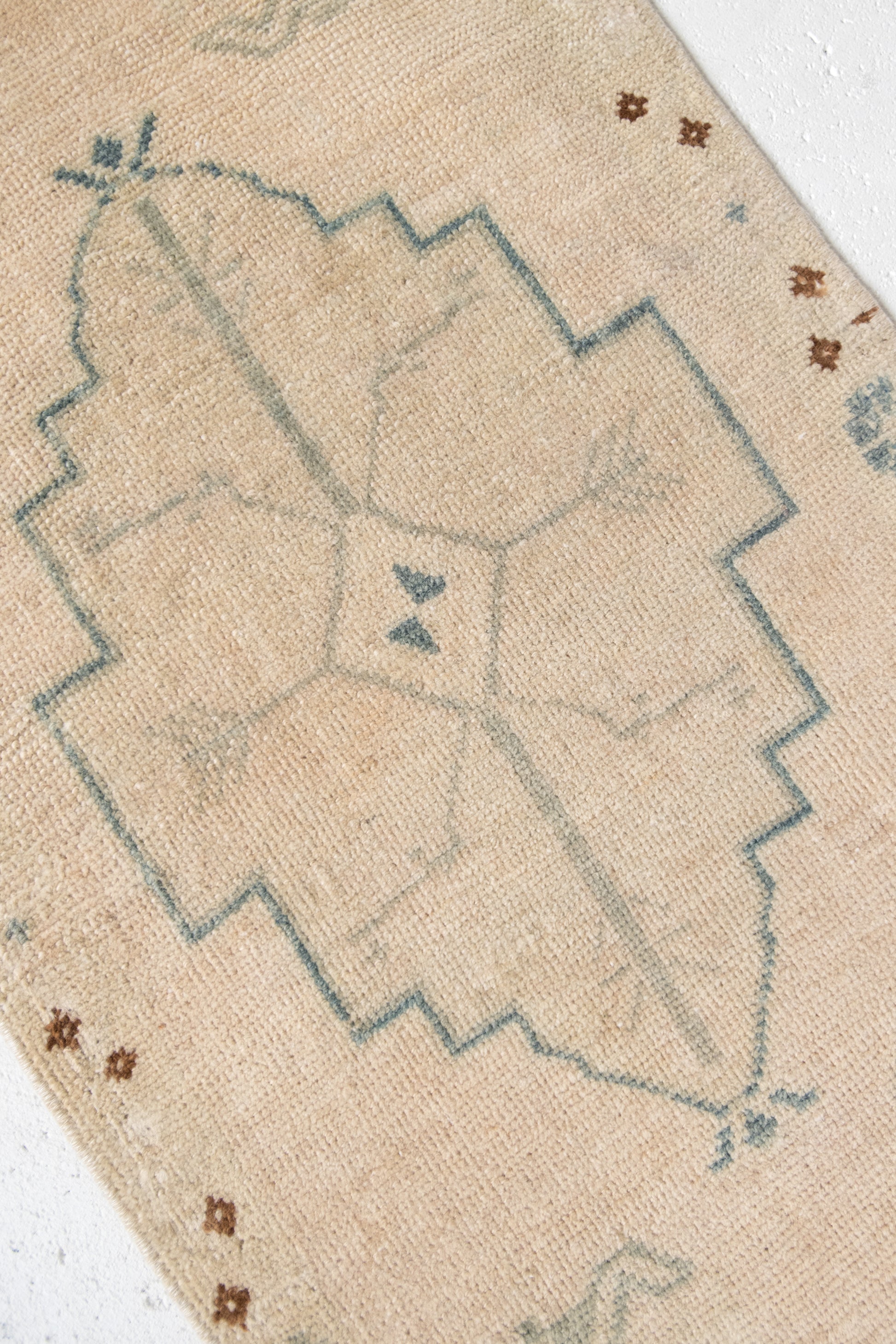 No. 2209 | 1'8 x 3'8