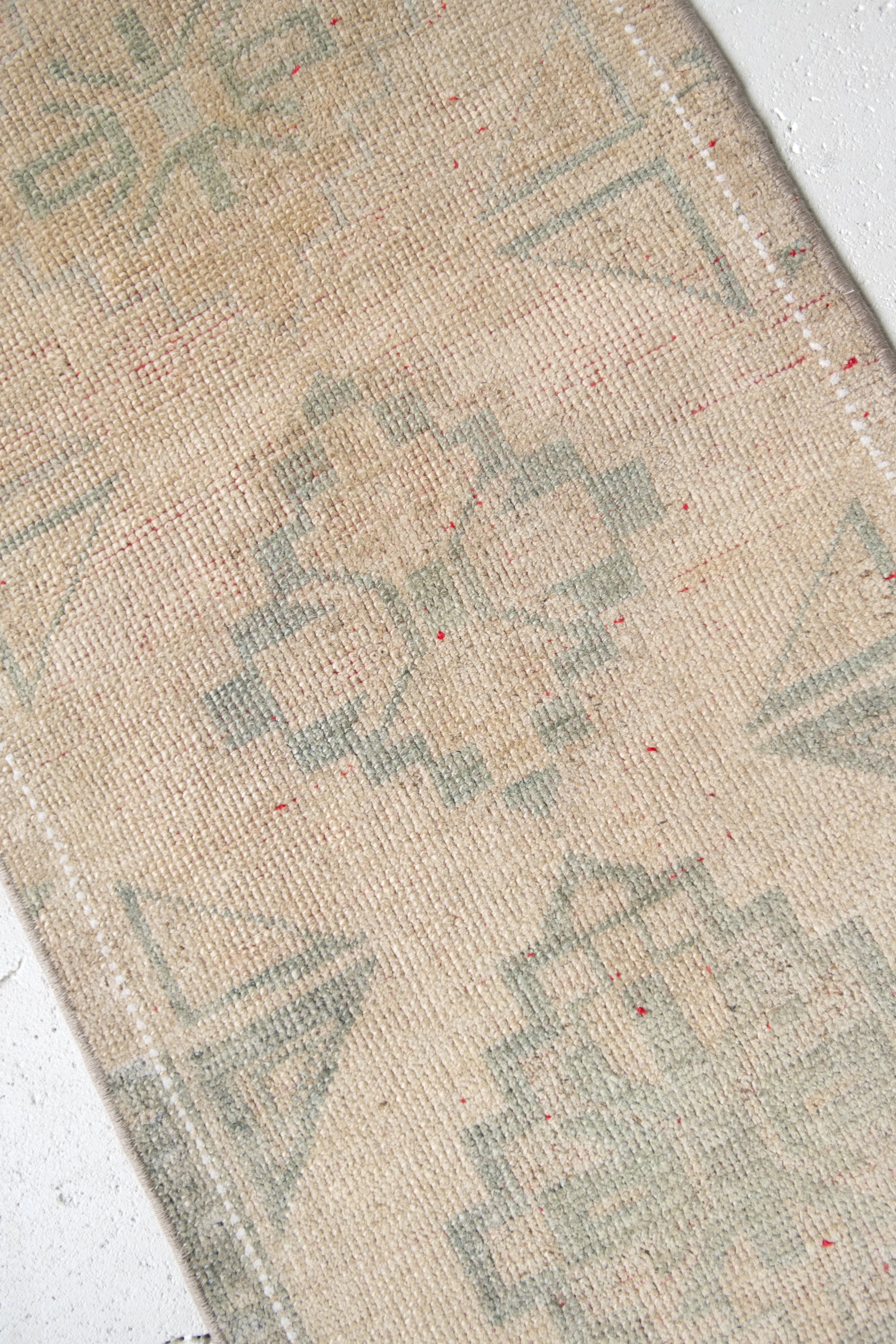 No. 2212 | 1'8 x 3'2