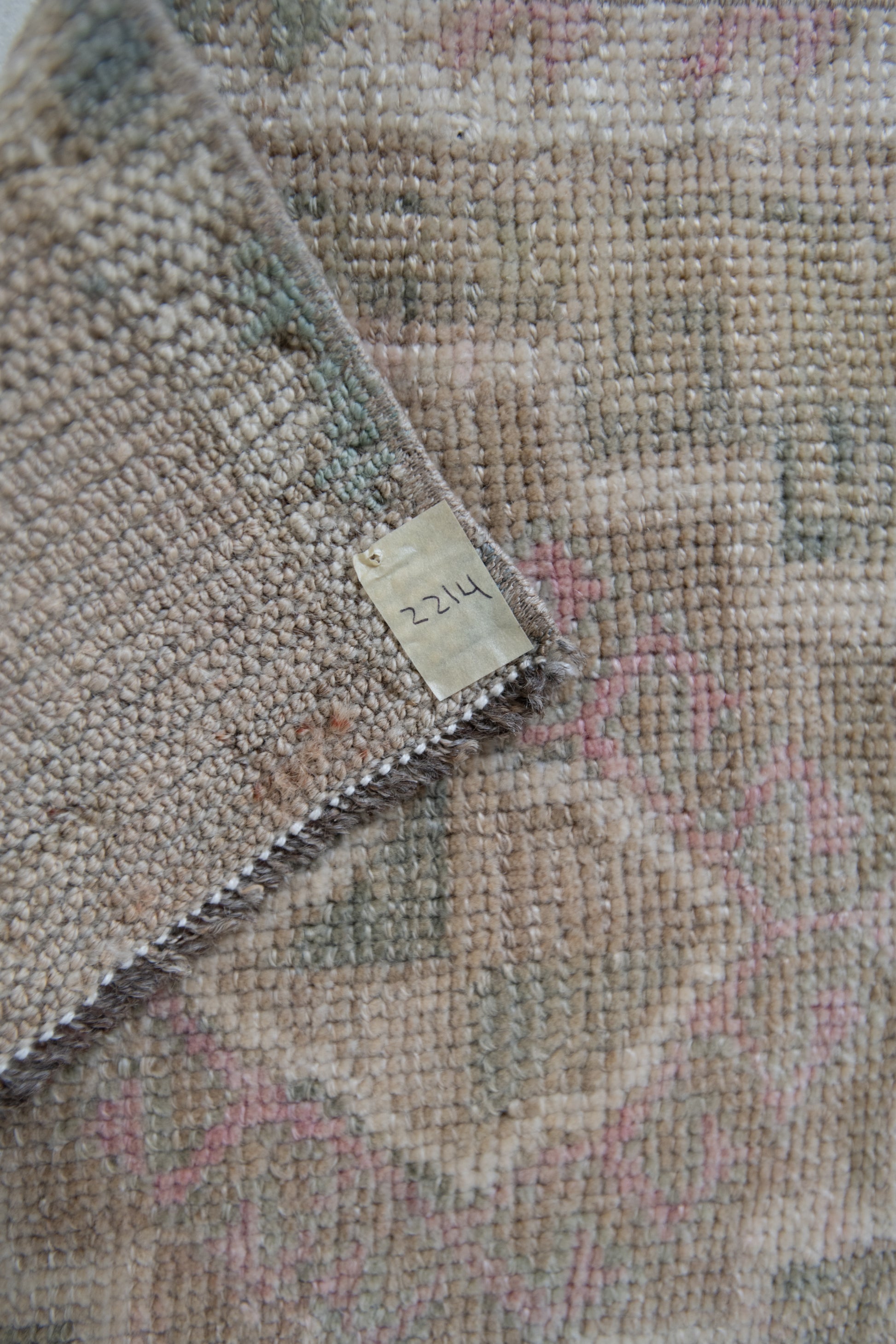 No. 2214 | 1'5 x 2'11