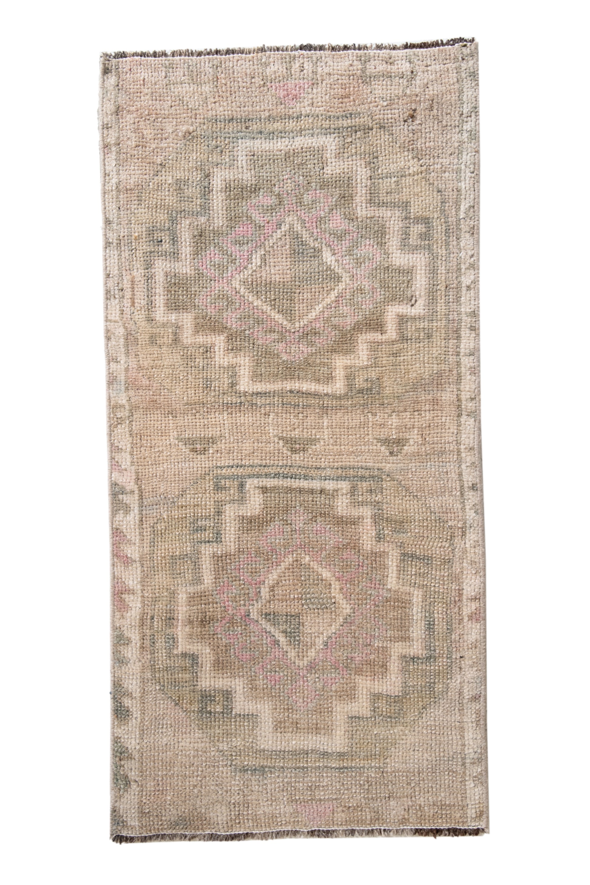 No. 2214 | 1'5 x 2'11