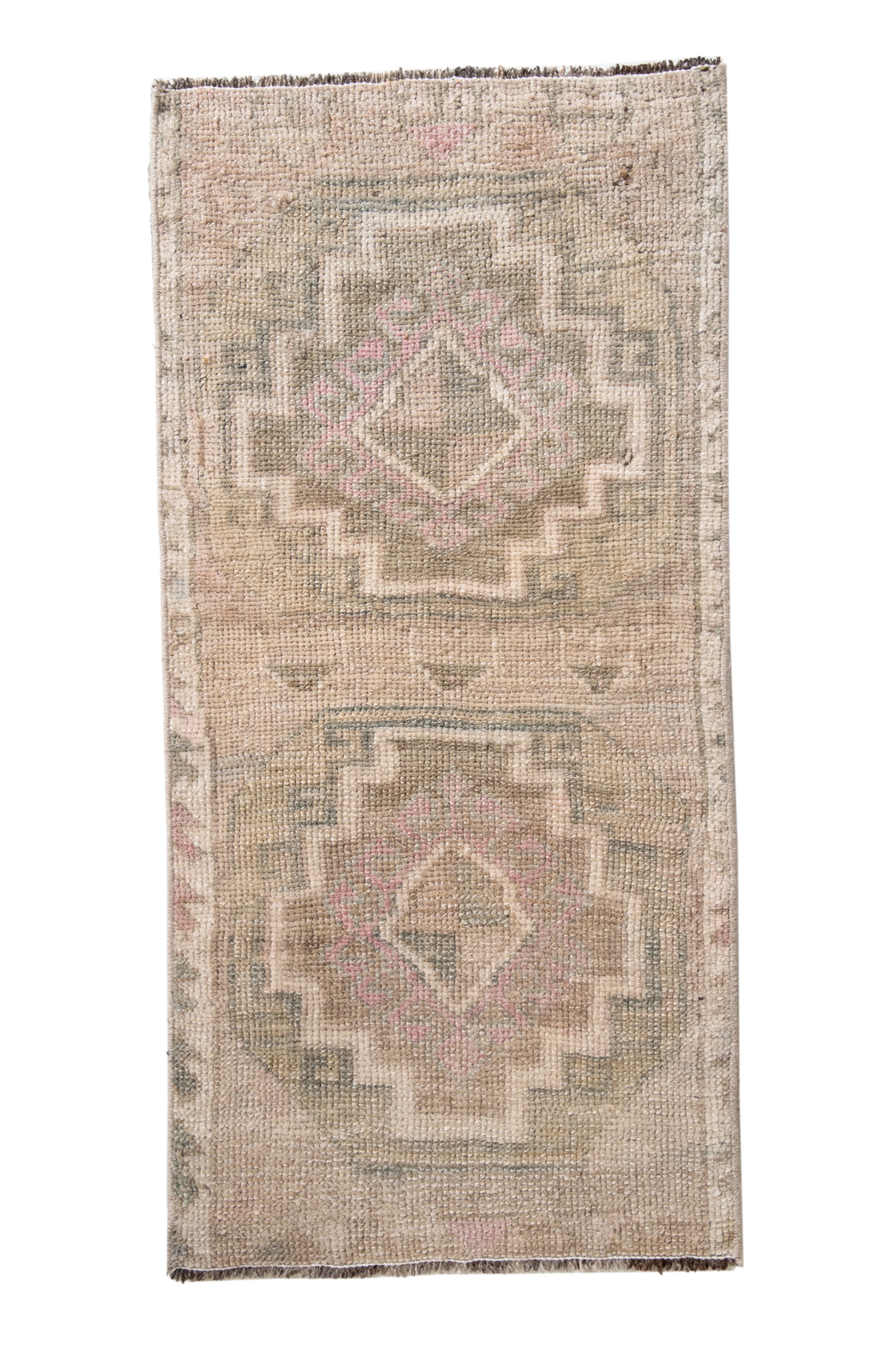 No. 2214 | 1'5 x 2'11