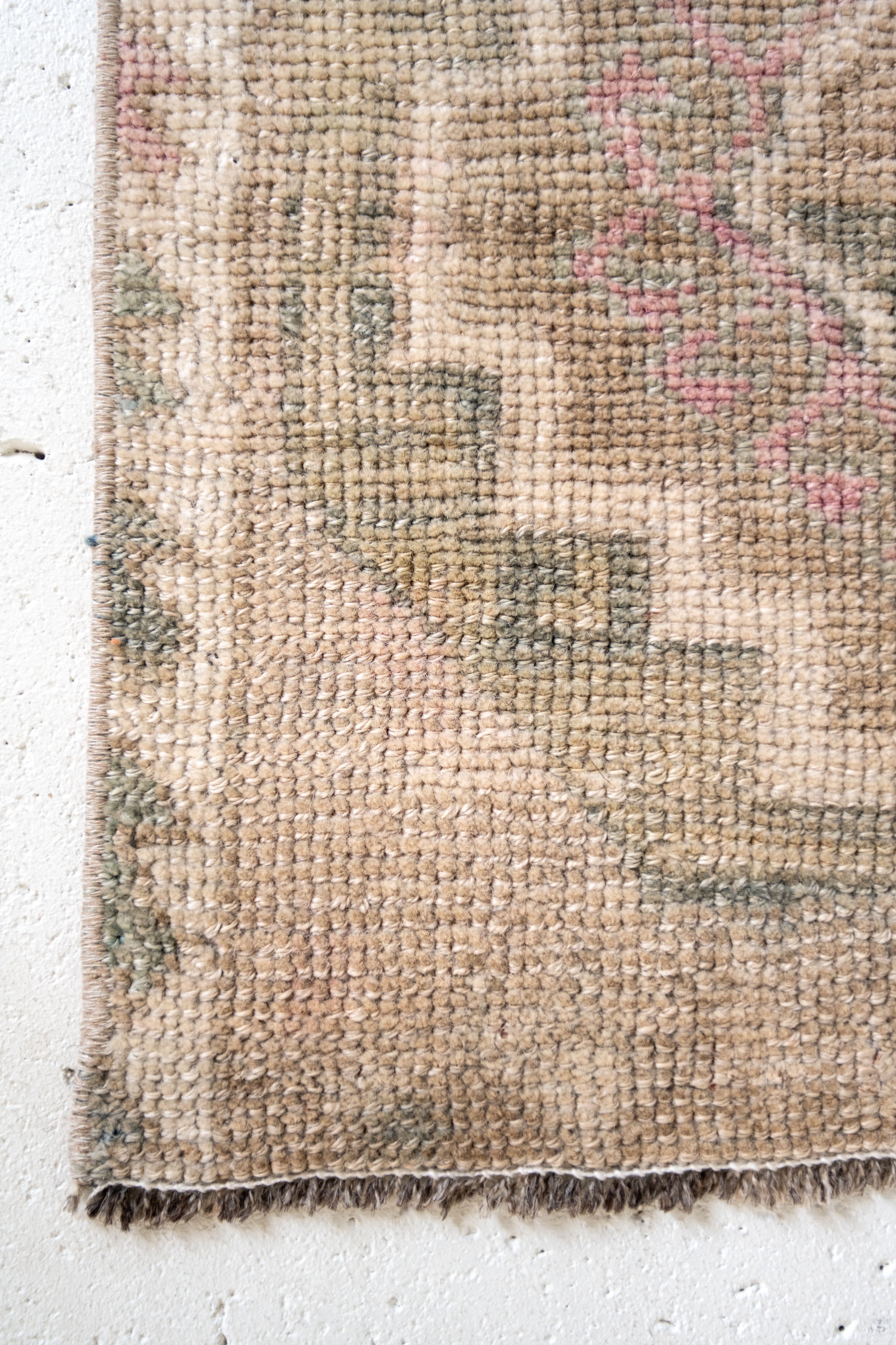 No. 2214 | 1'5 x 2'11