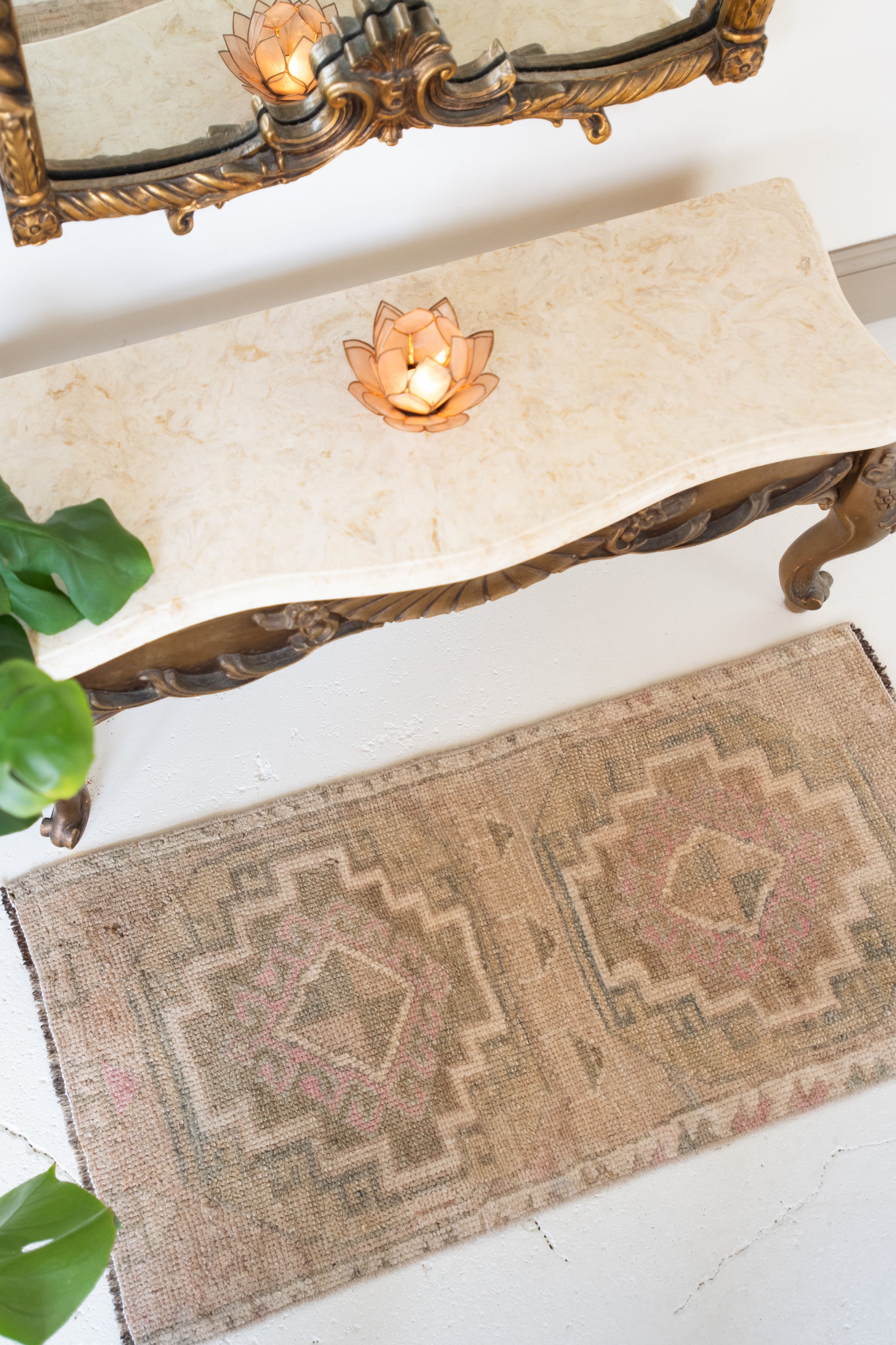 No. 2214 | 1'5 x 2'11