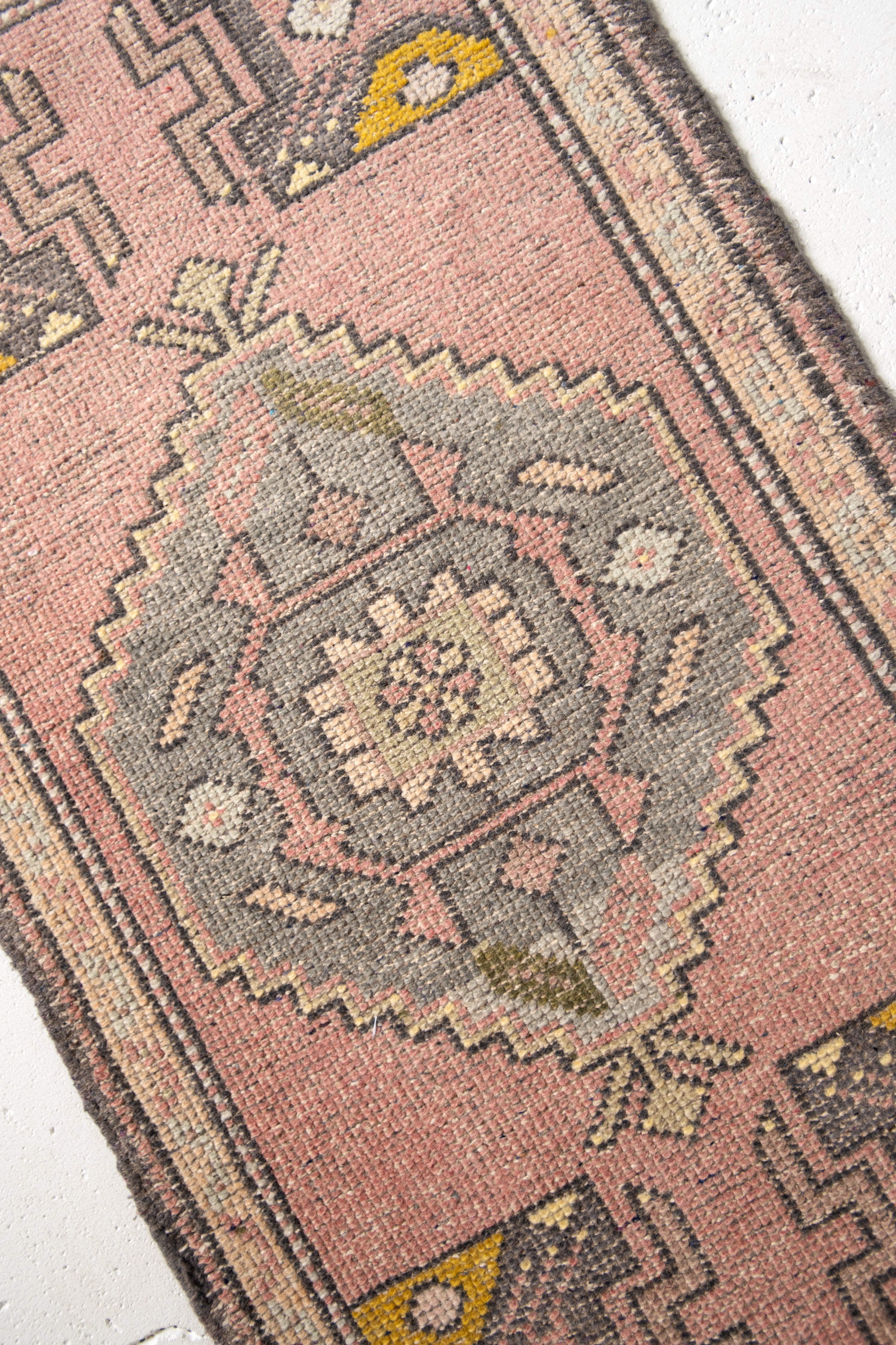 No. 2216 | 1'10 x 3'2