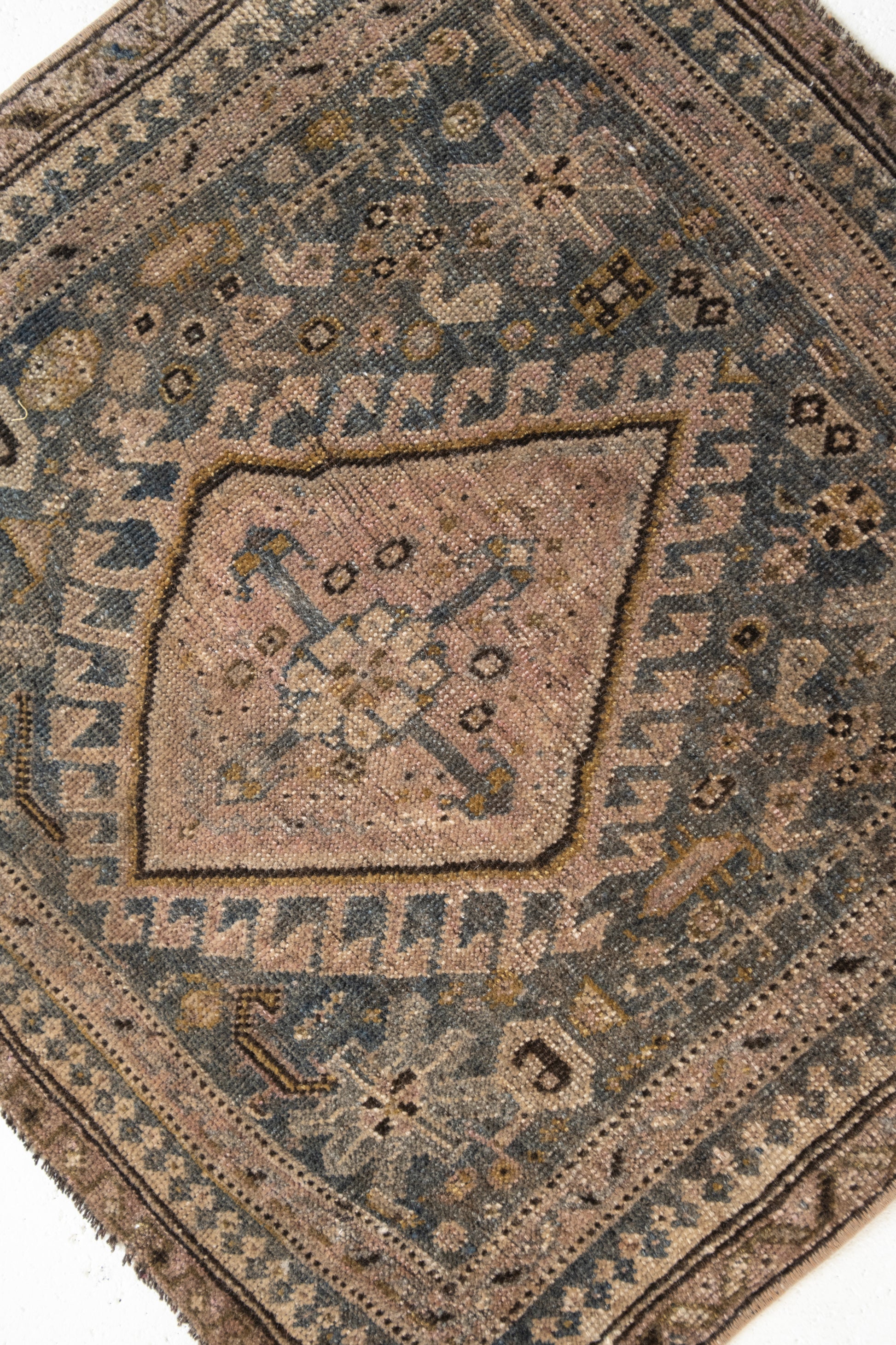 No. 2222 | 2'1 x 2'2