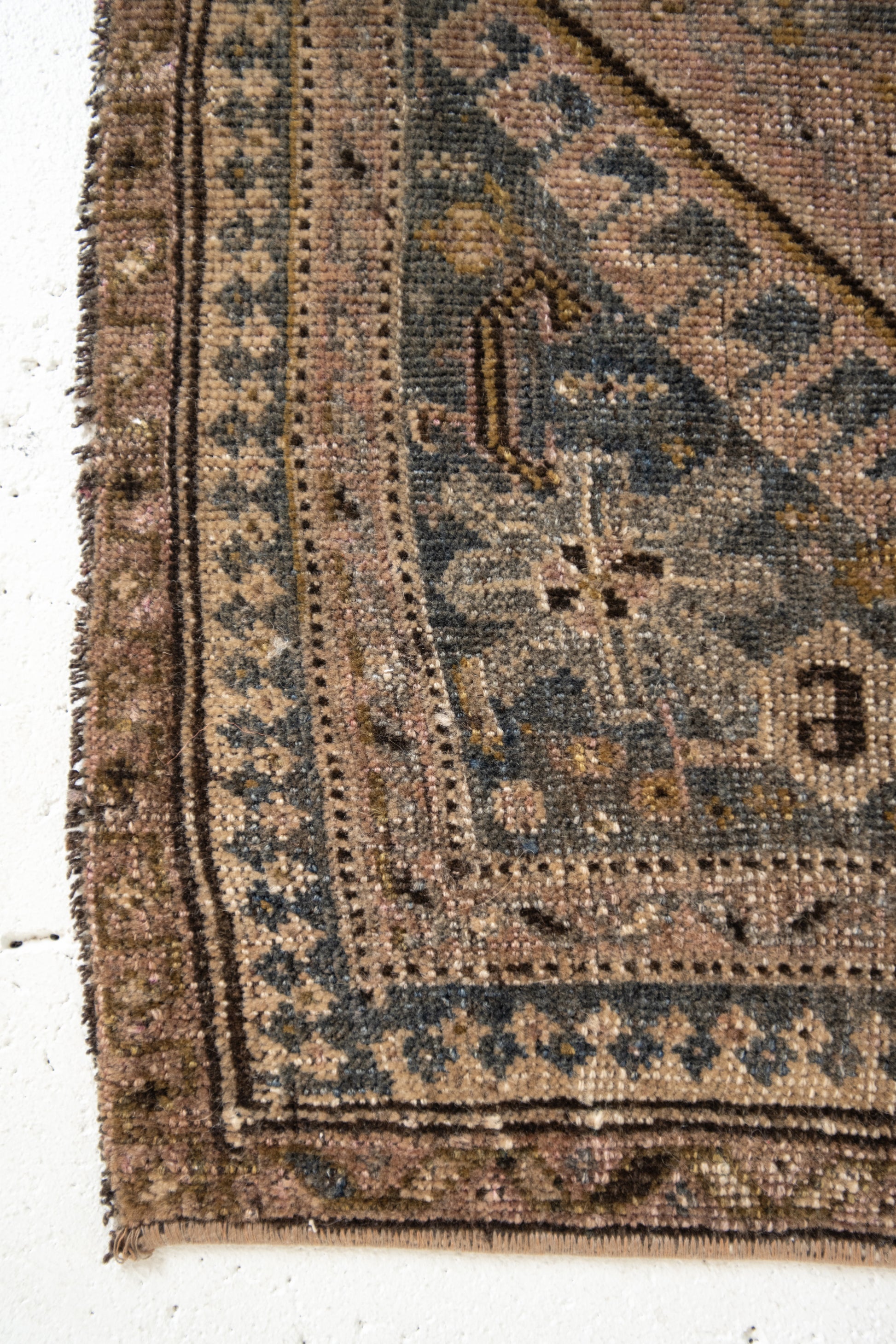 No. 2222 | 2'1 x 2'2