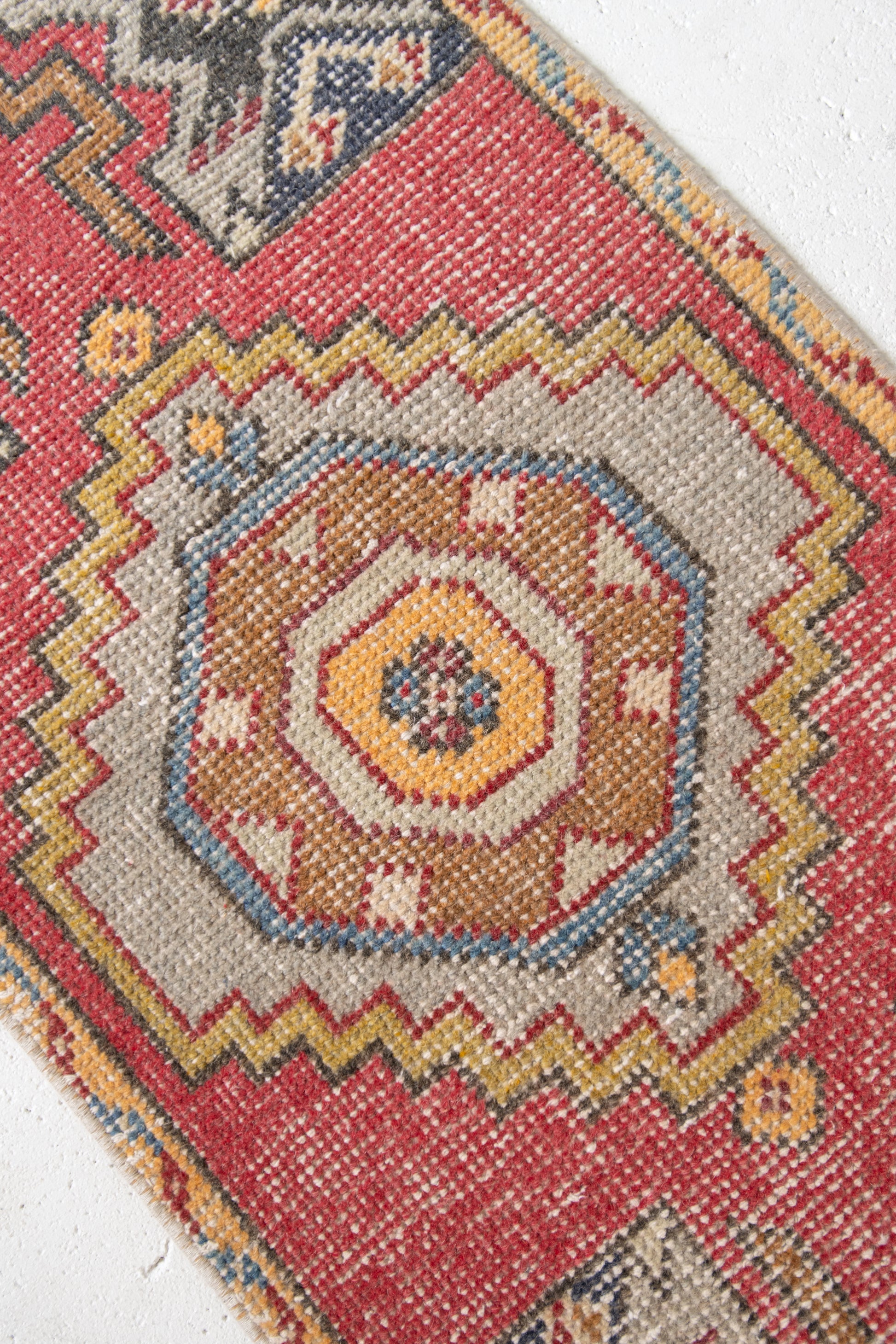 No. 2223 | 1'7 x 3'2