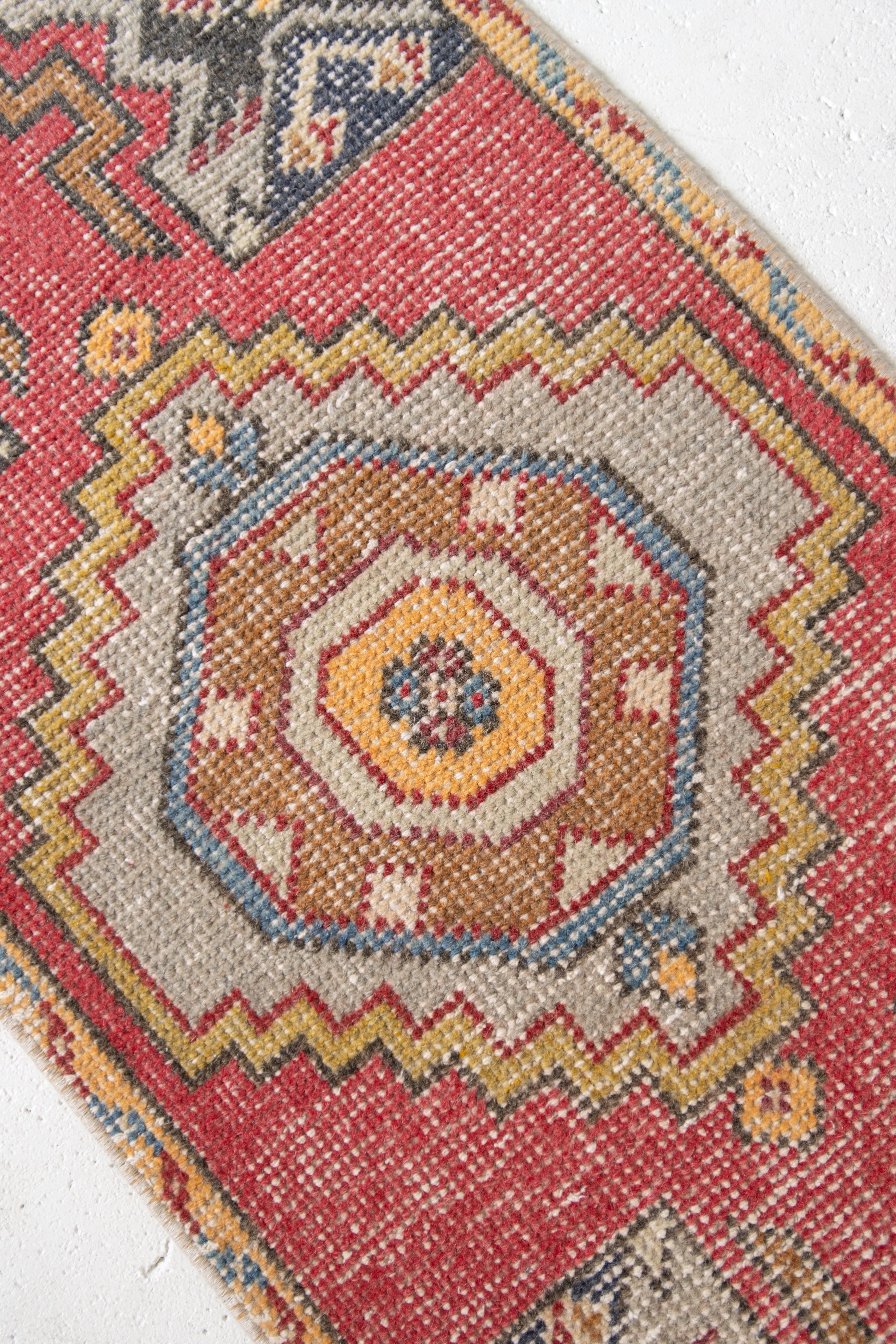 No. 2223 | 1'7 x 3'2