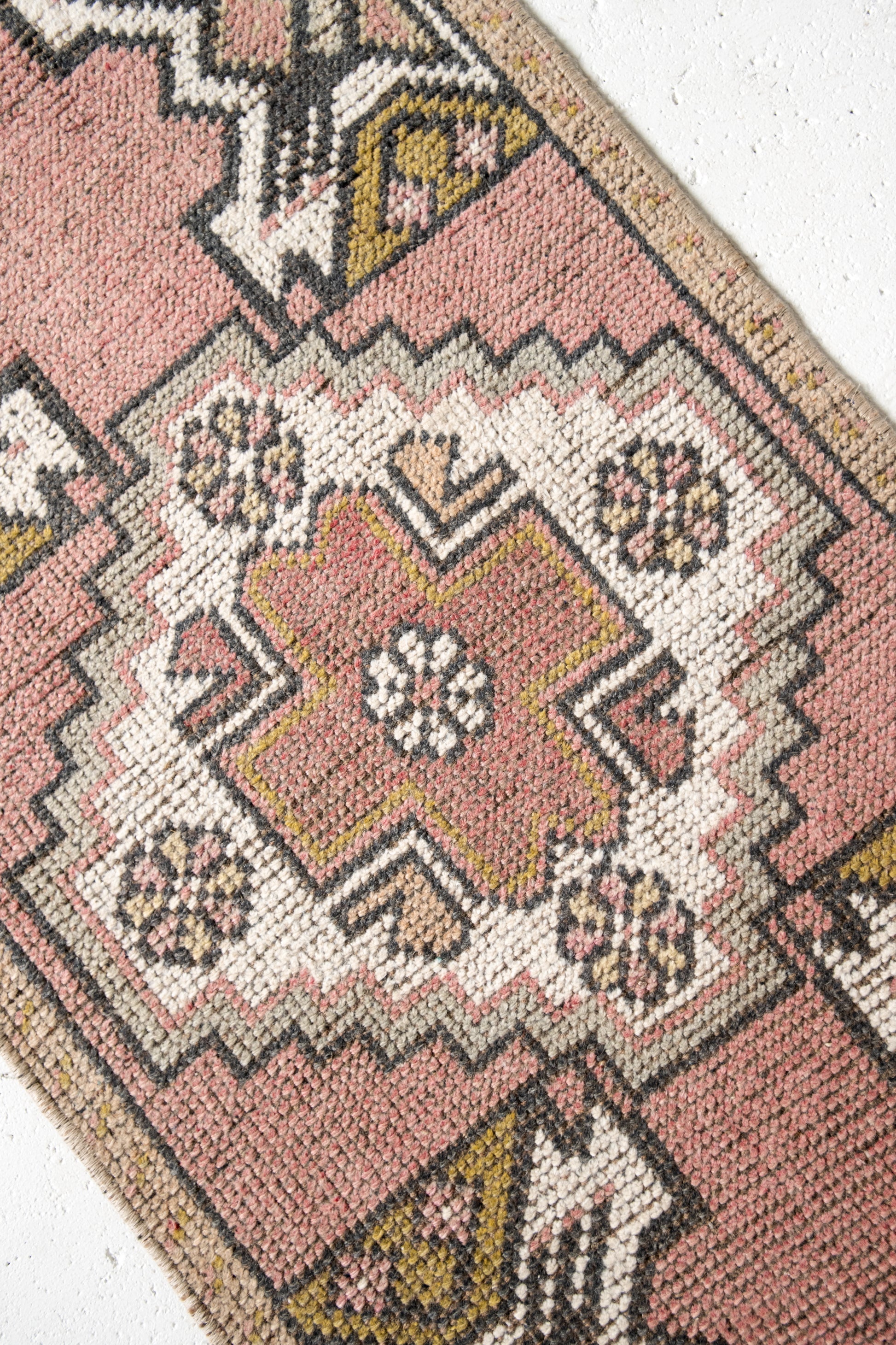 No. 2228 | 1'8 x 3'1