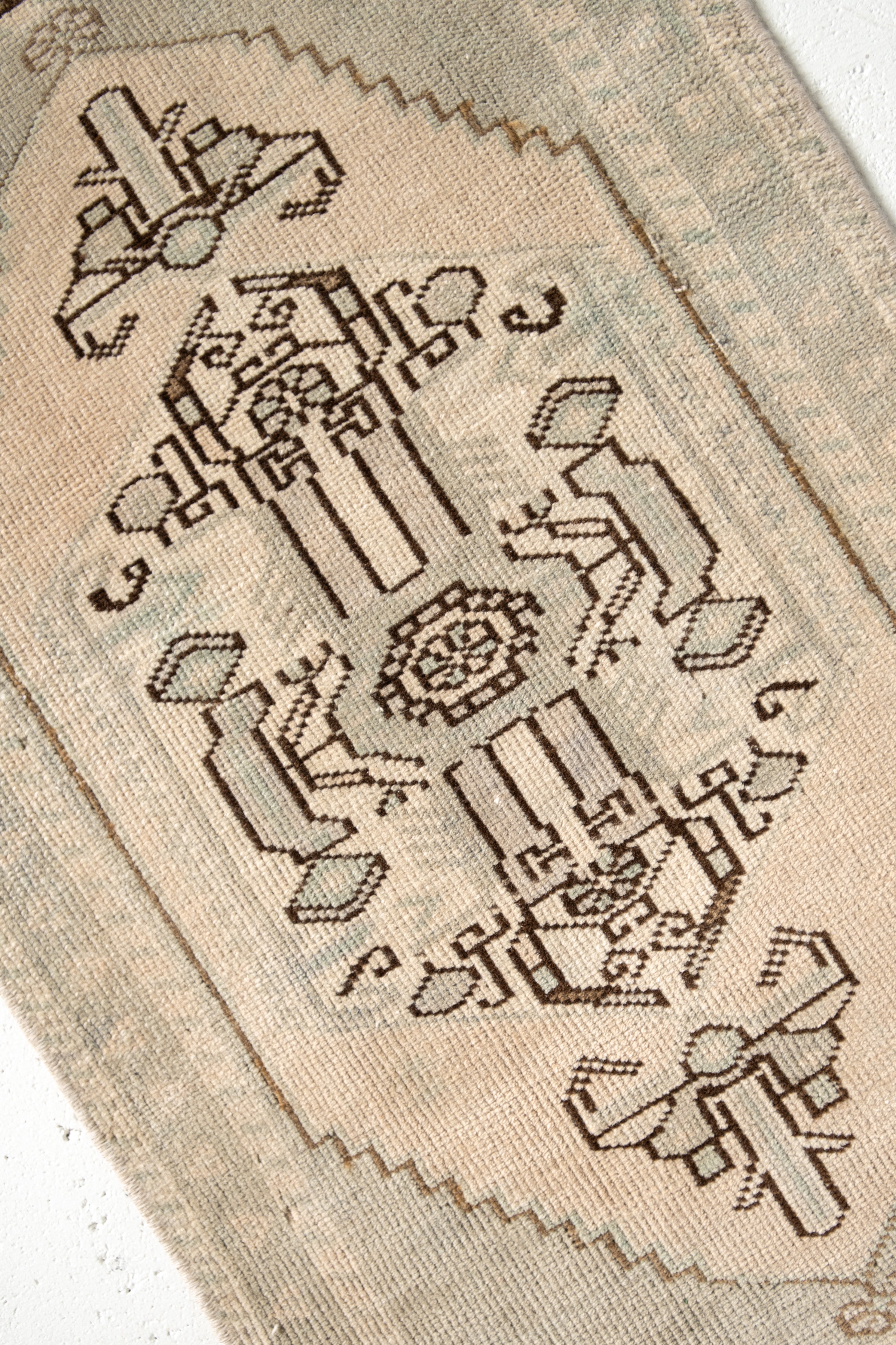 No. 2229 | 1'9 x 3'1