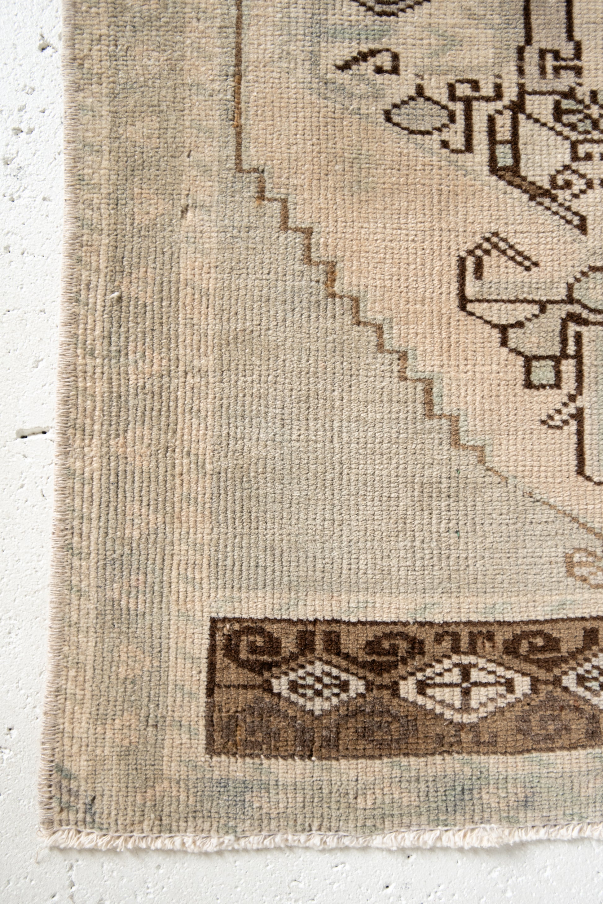 No. 2229 | 1'9 x 3'1