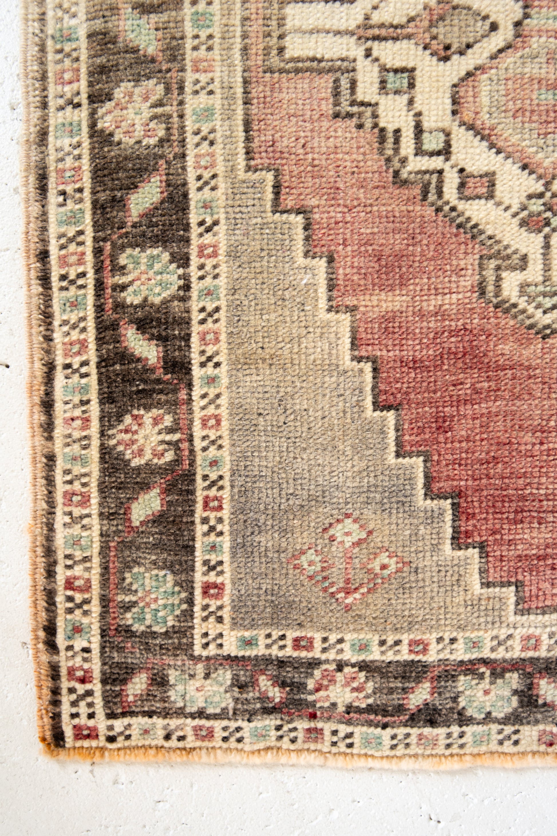 No. 2246 | 1'10 x 2'8