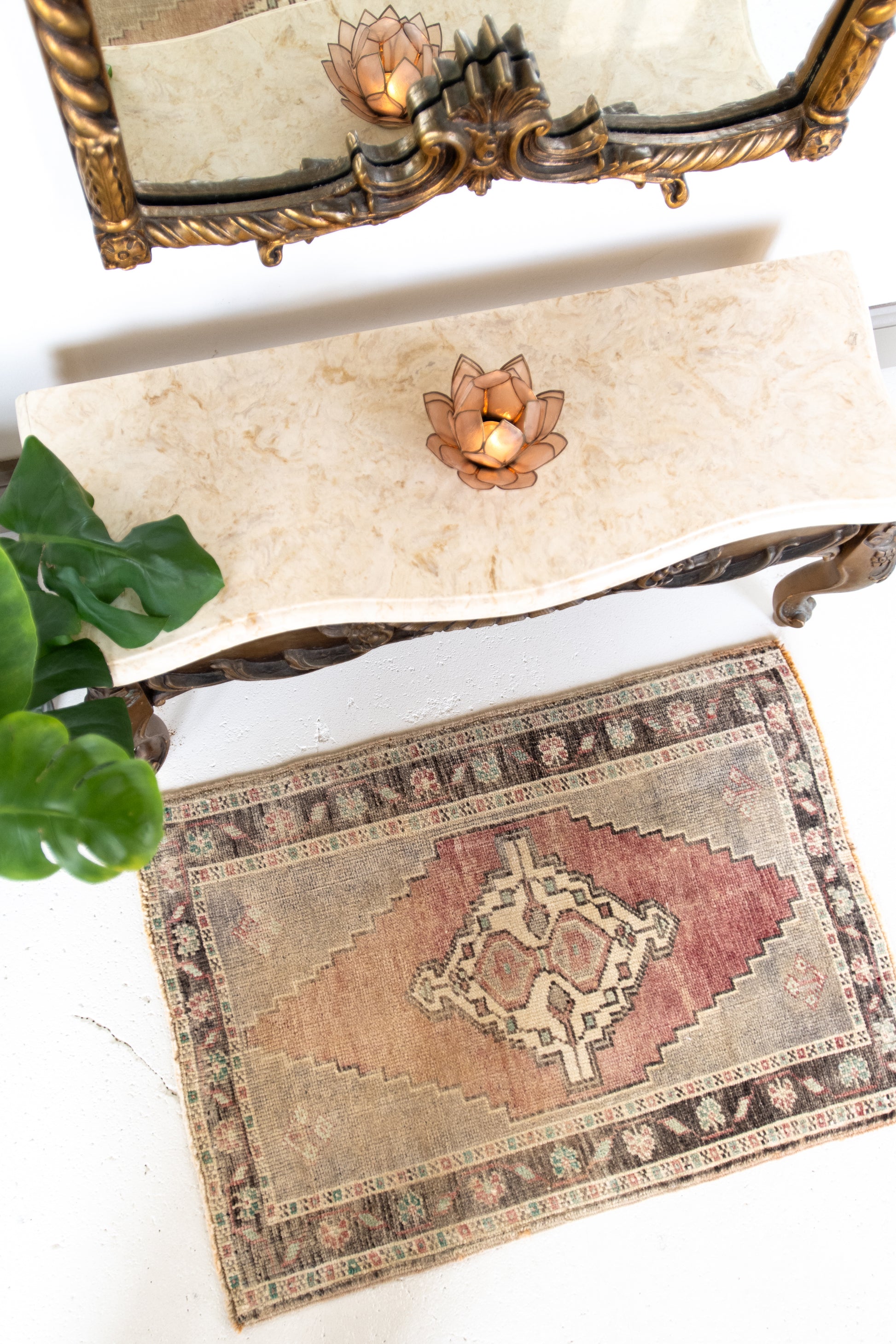 No. 2246 | 1'10 x 2'8