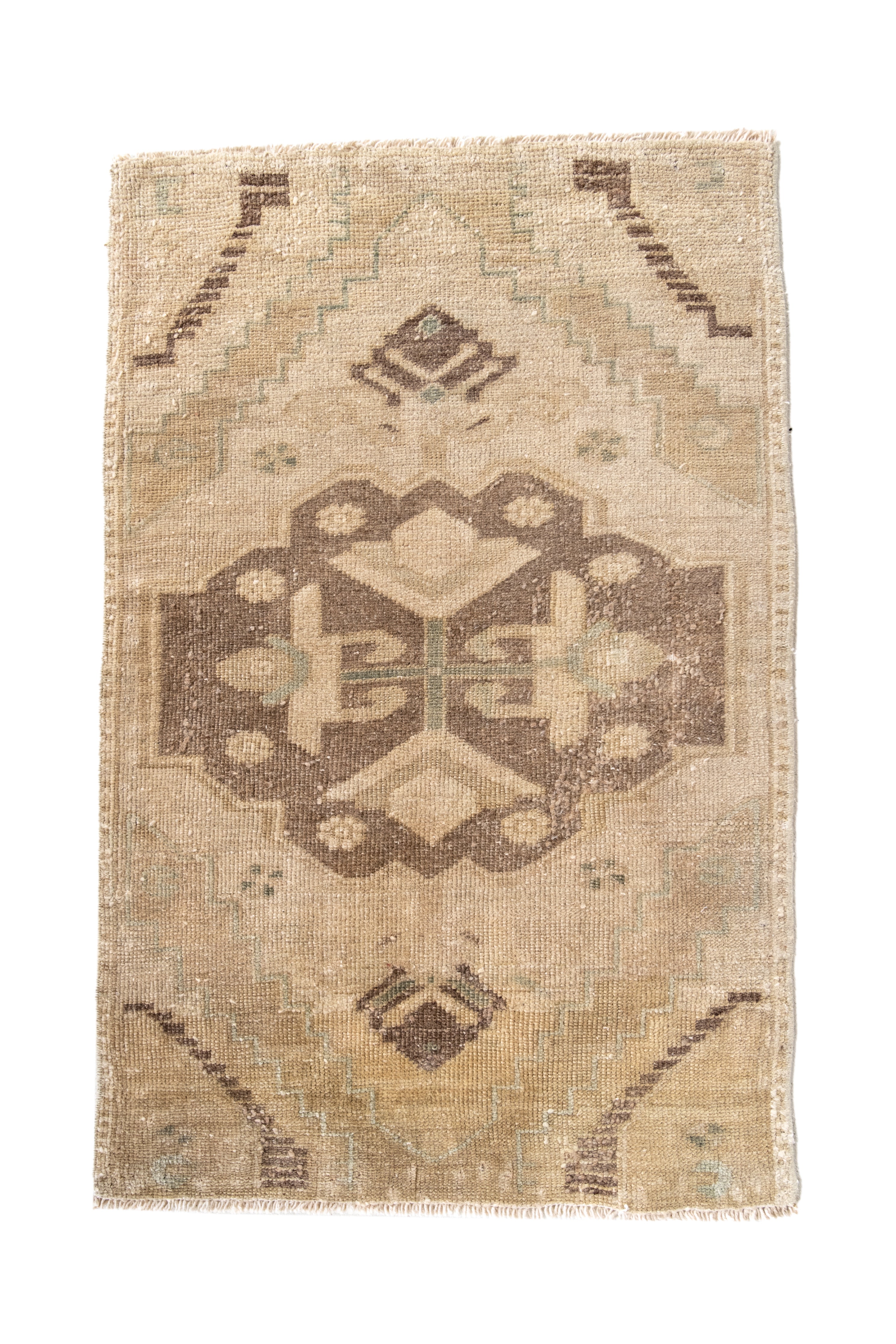 No. 2252 | 1'11 x 3'1