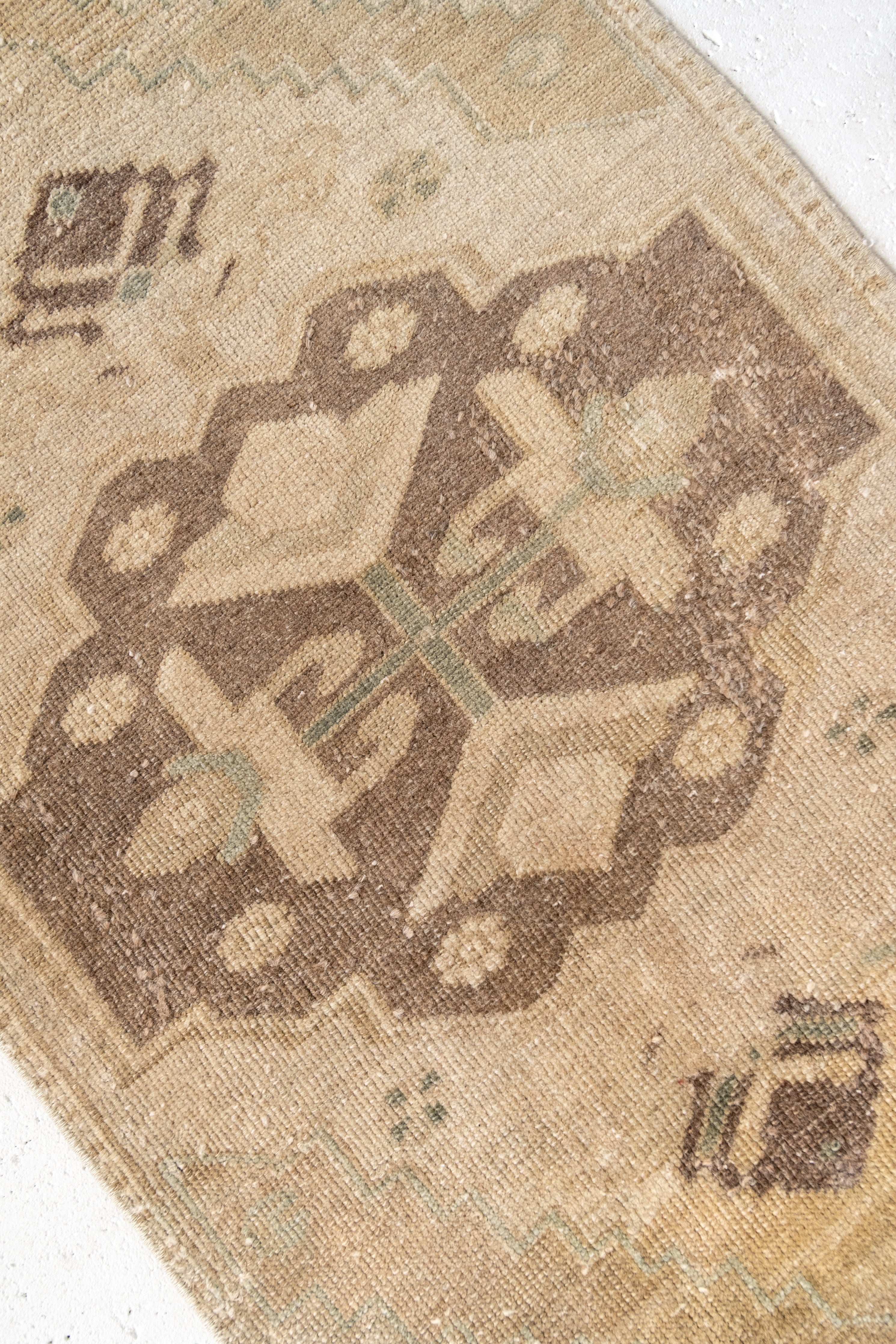 No. 2252 | 1'11 x 3'1