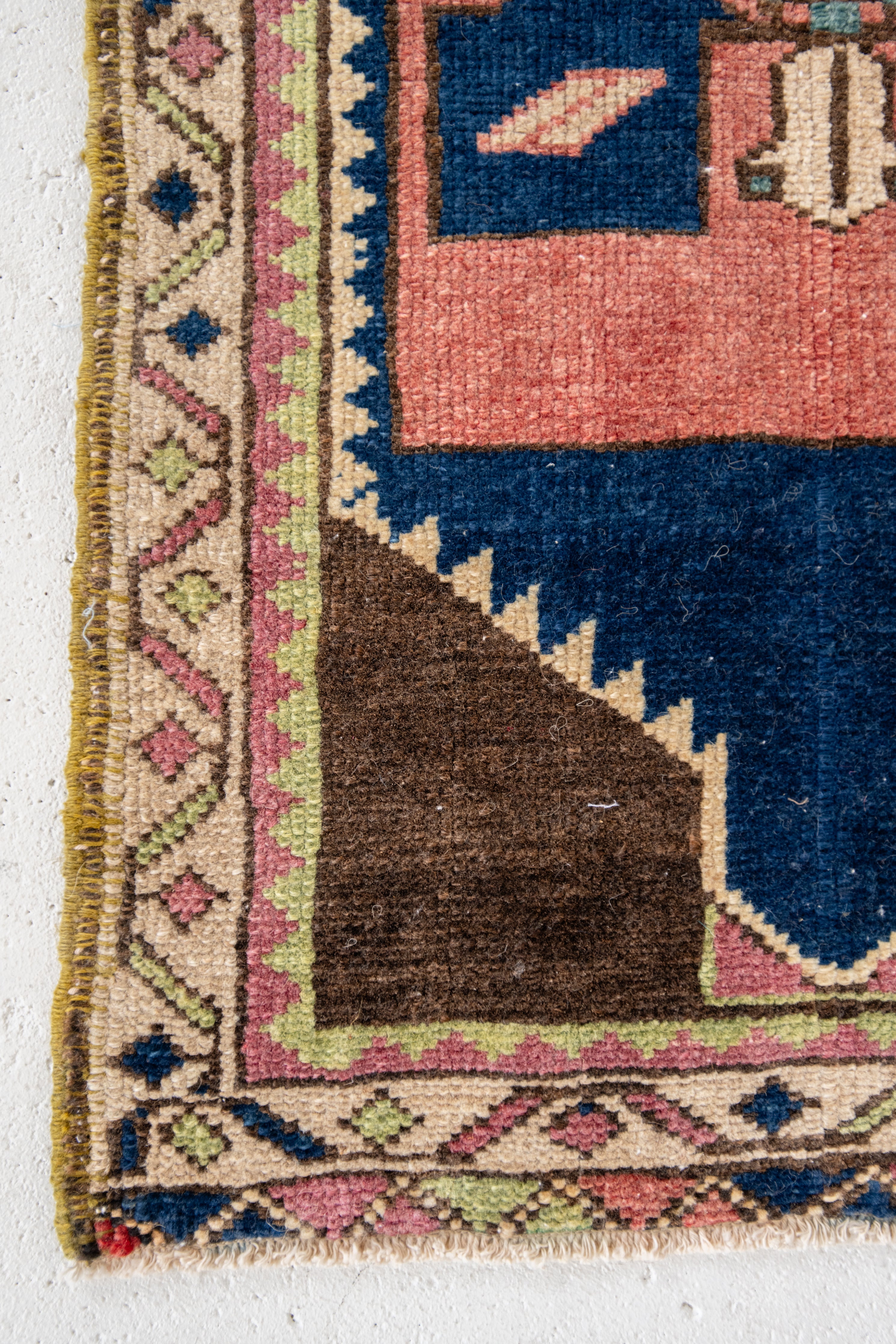 No. 2253 | 1'7 x 2'10