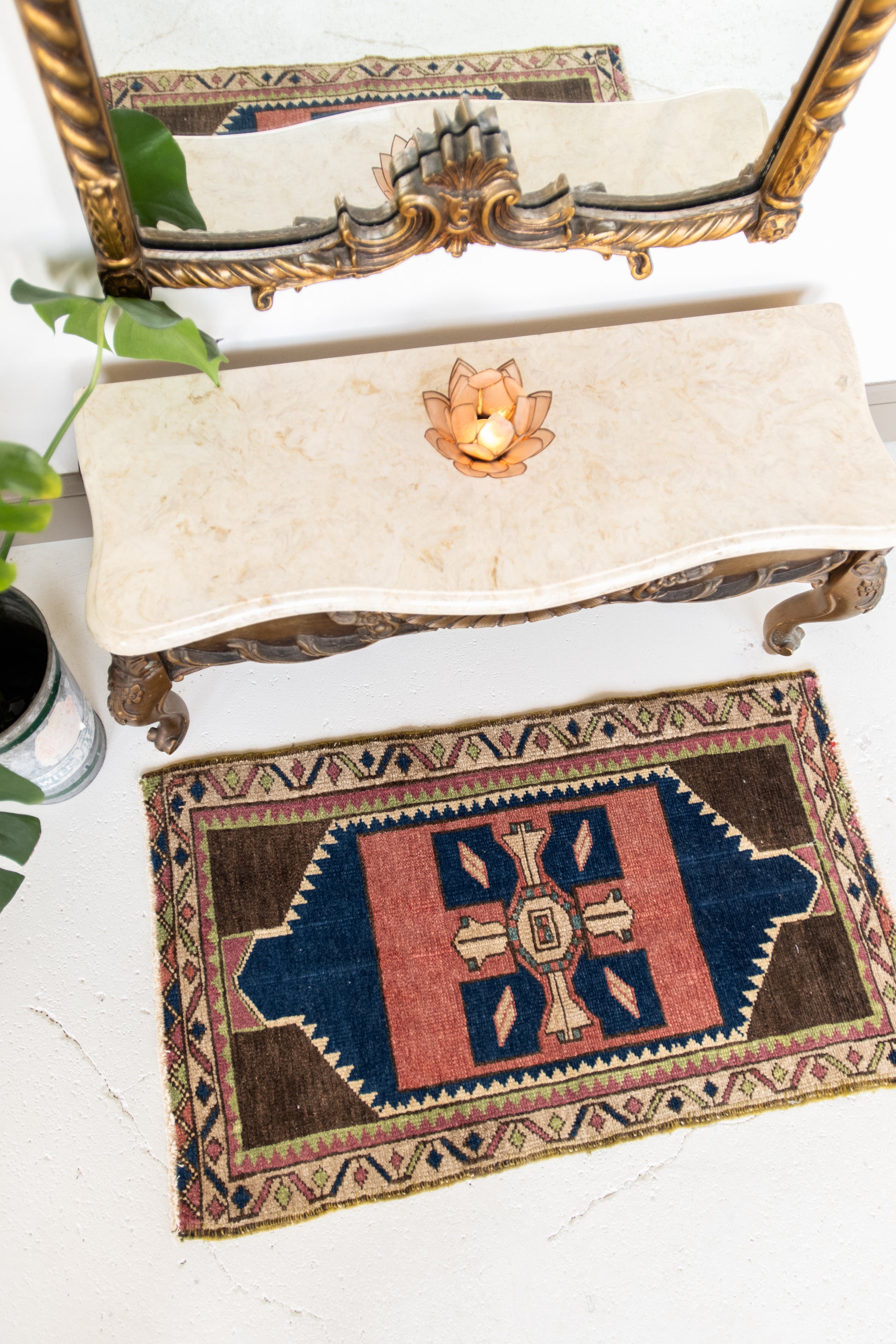 No. 2253 | 1'7 x 2'10