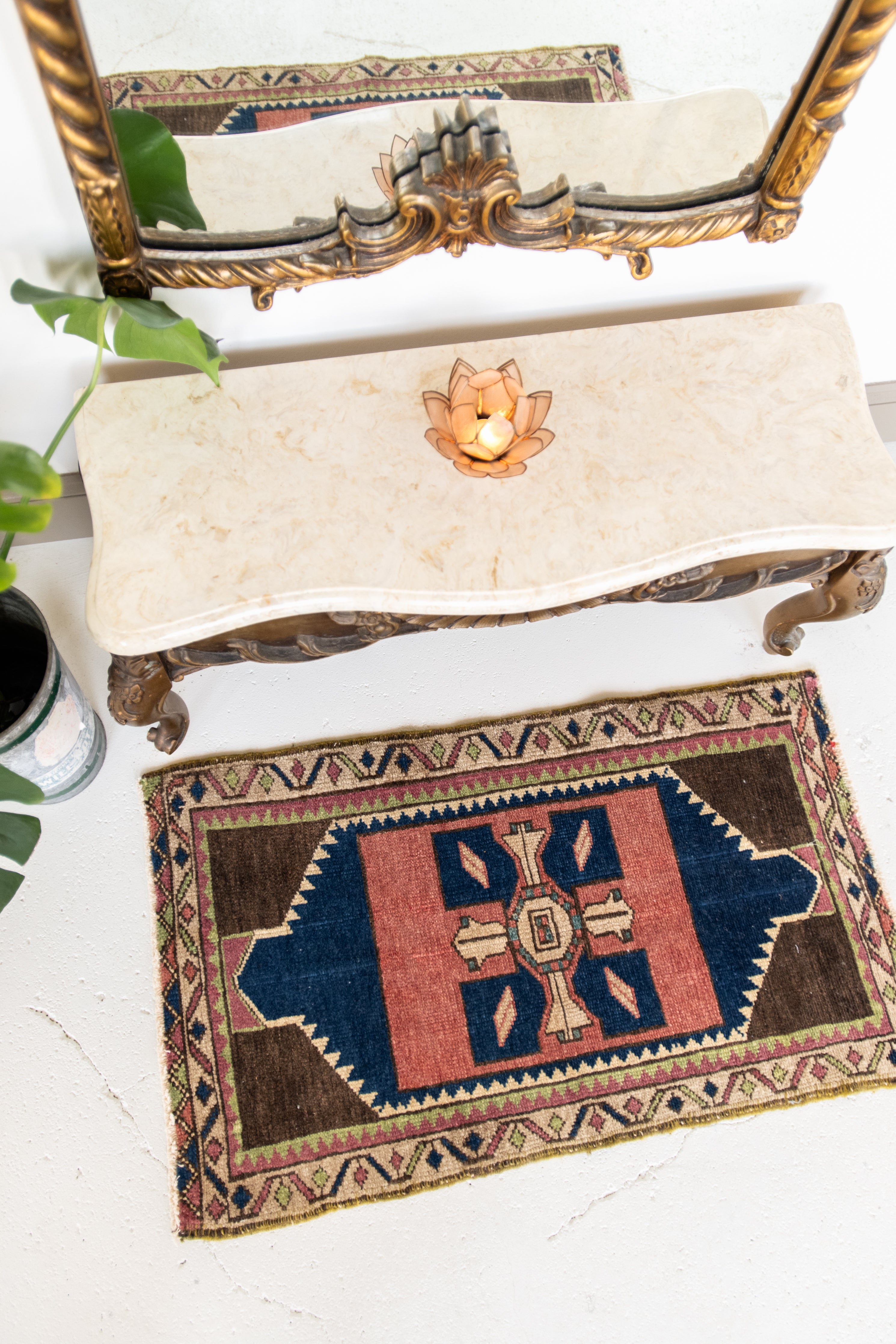 No. 2253 | 1'7 x 2'10