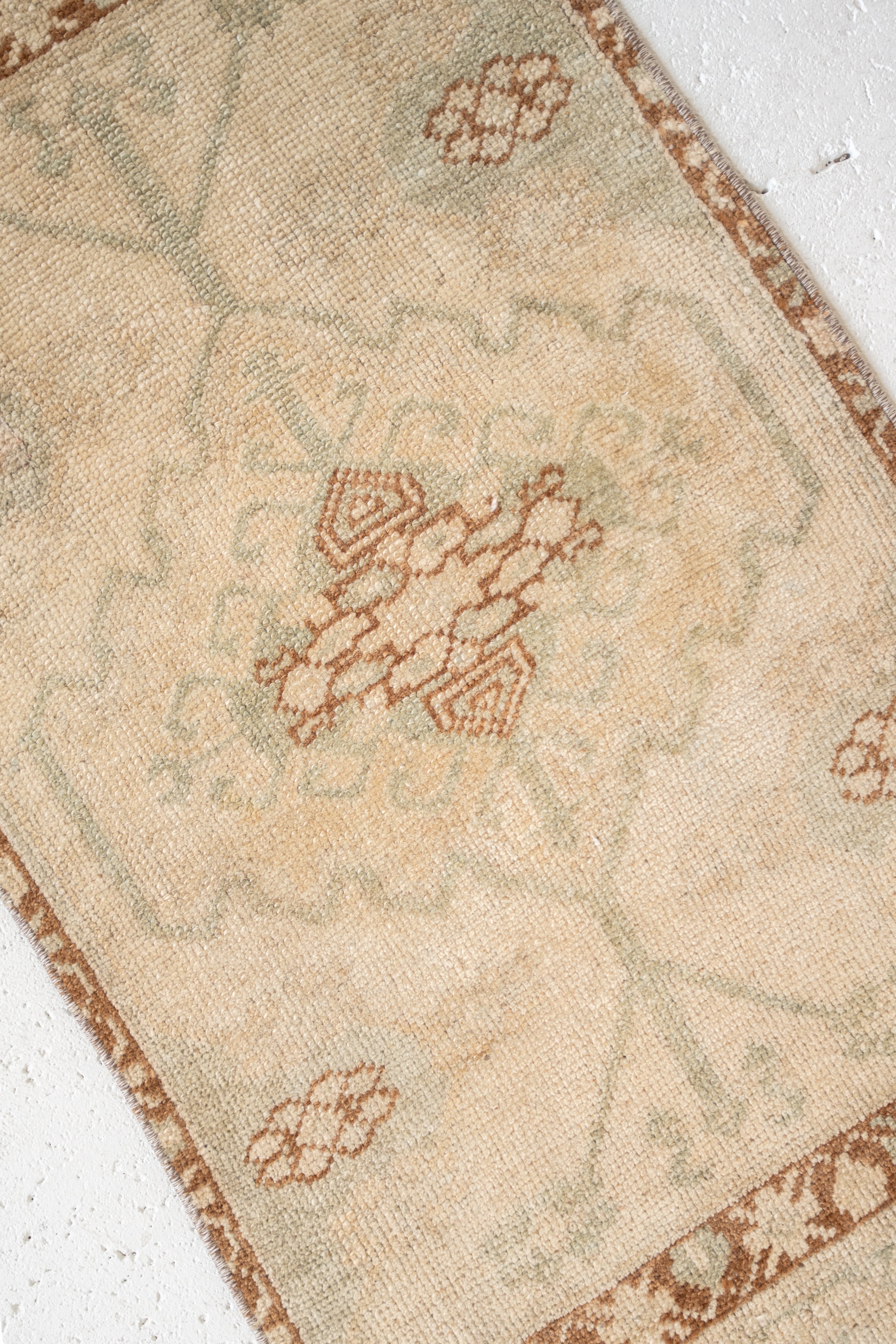 No. 2256 | 1'7 x 3'1