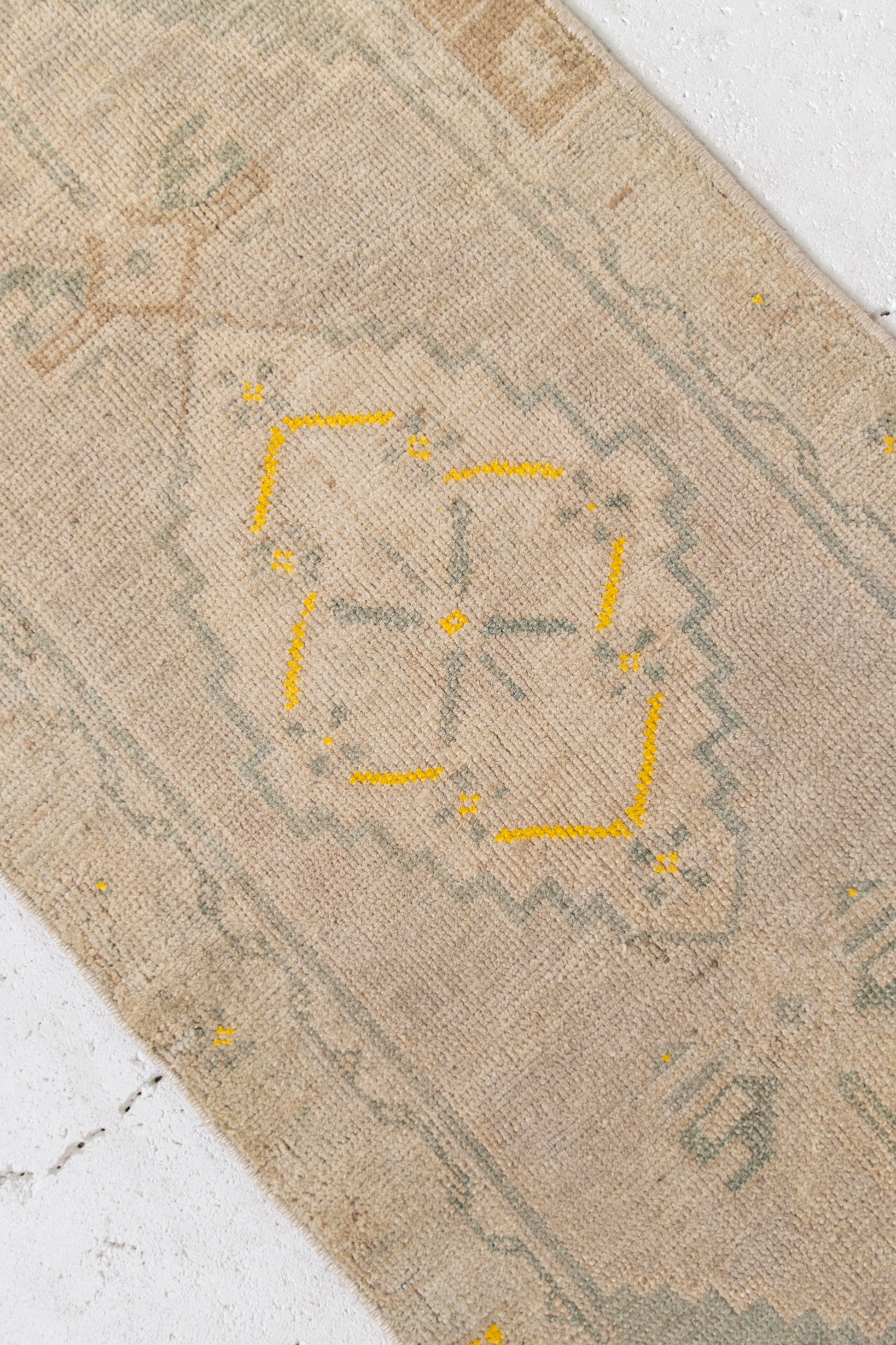 No. 2259 | 1'8 x 4'4