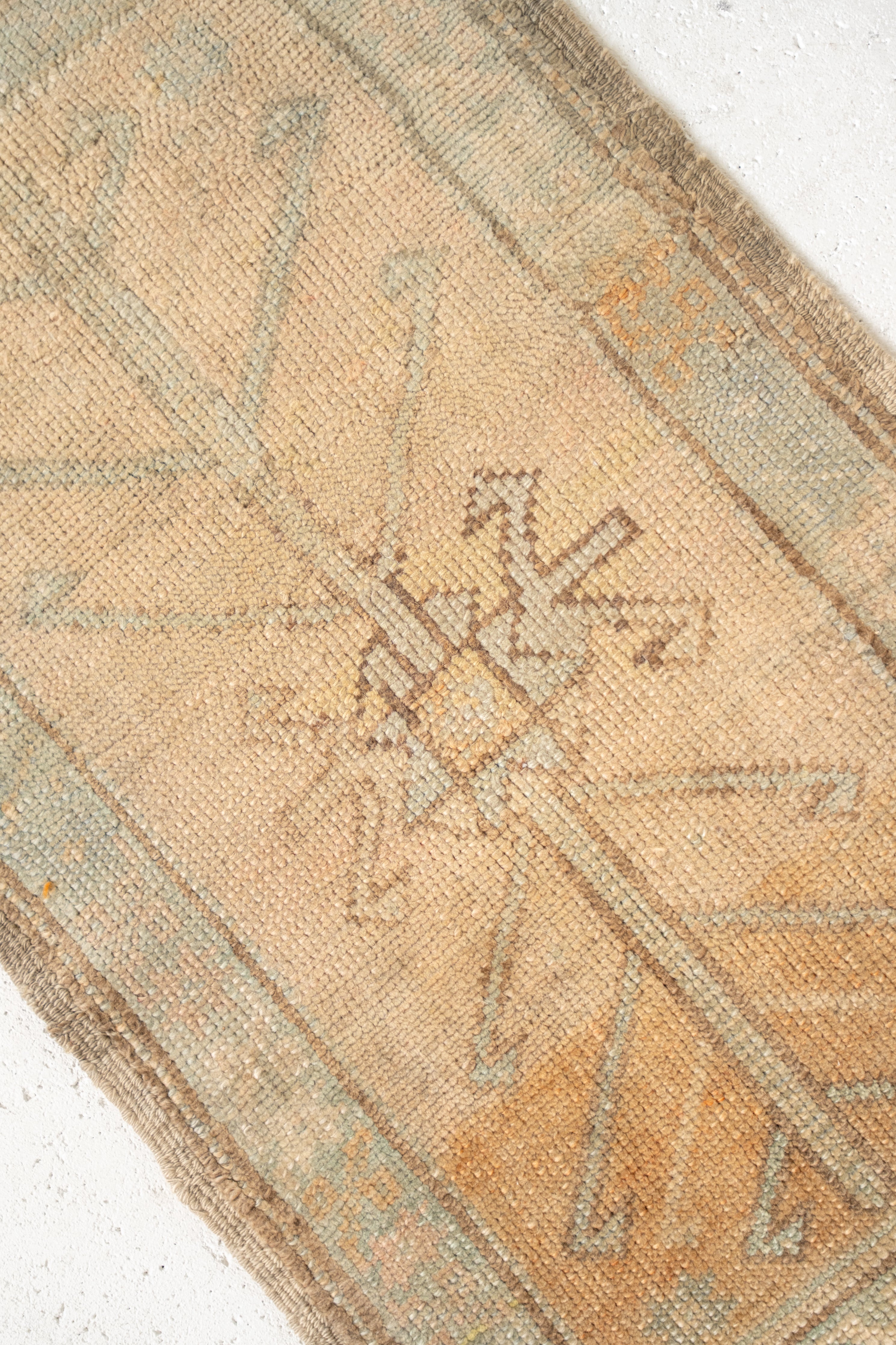 No. 2284 | 1'10 x 3'2