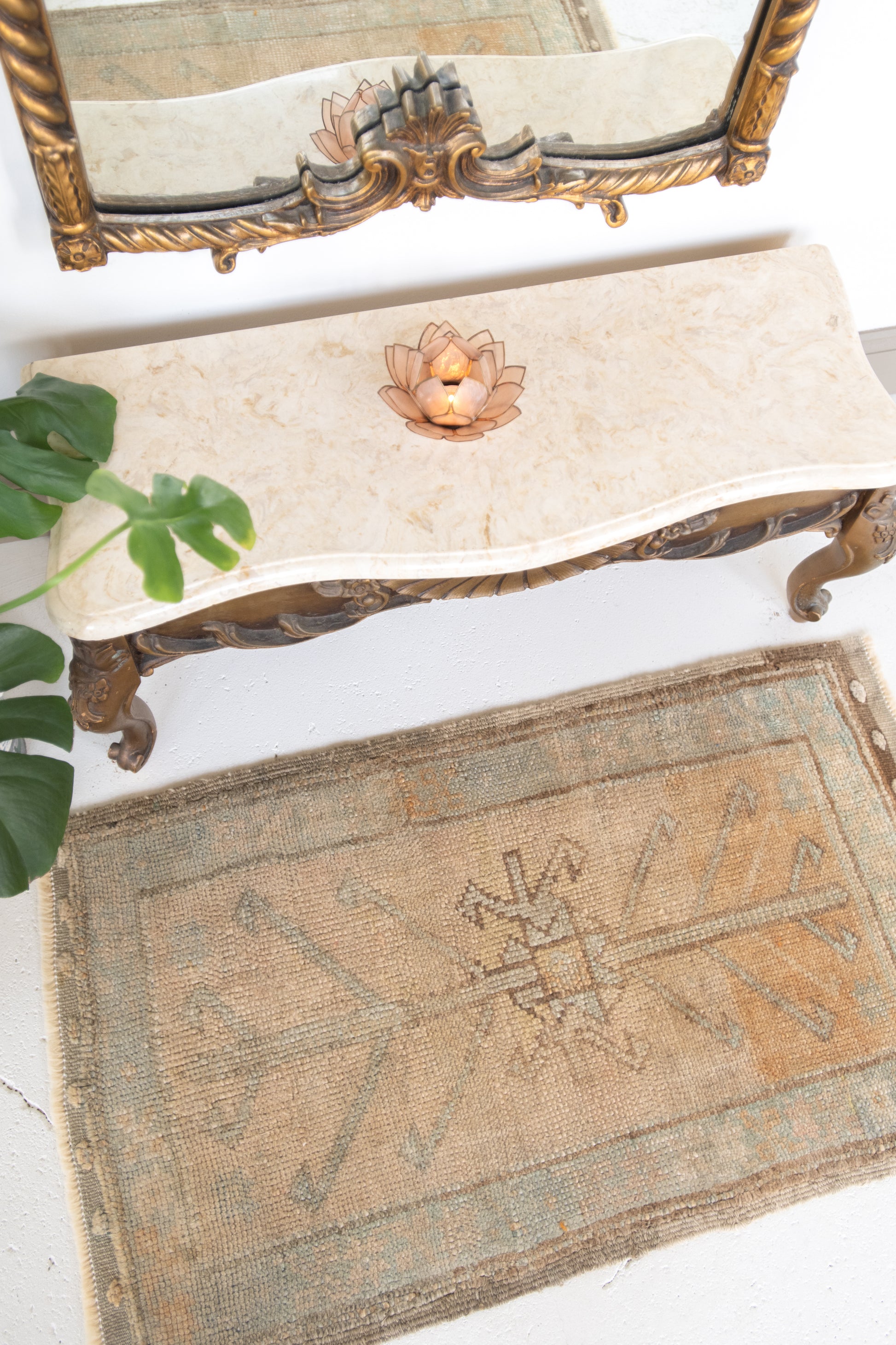 No. 2284 | 1'10 x 3'2