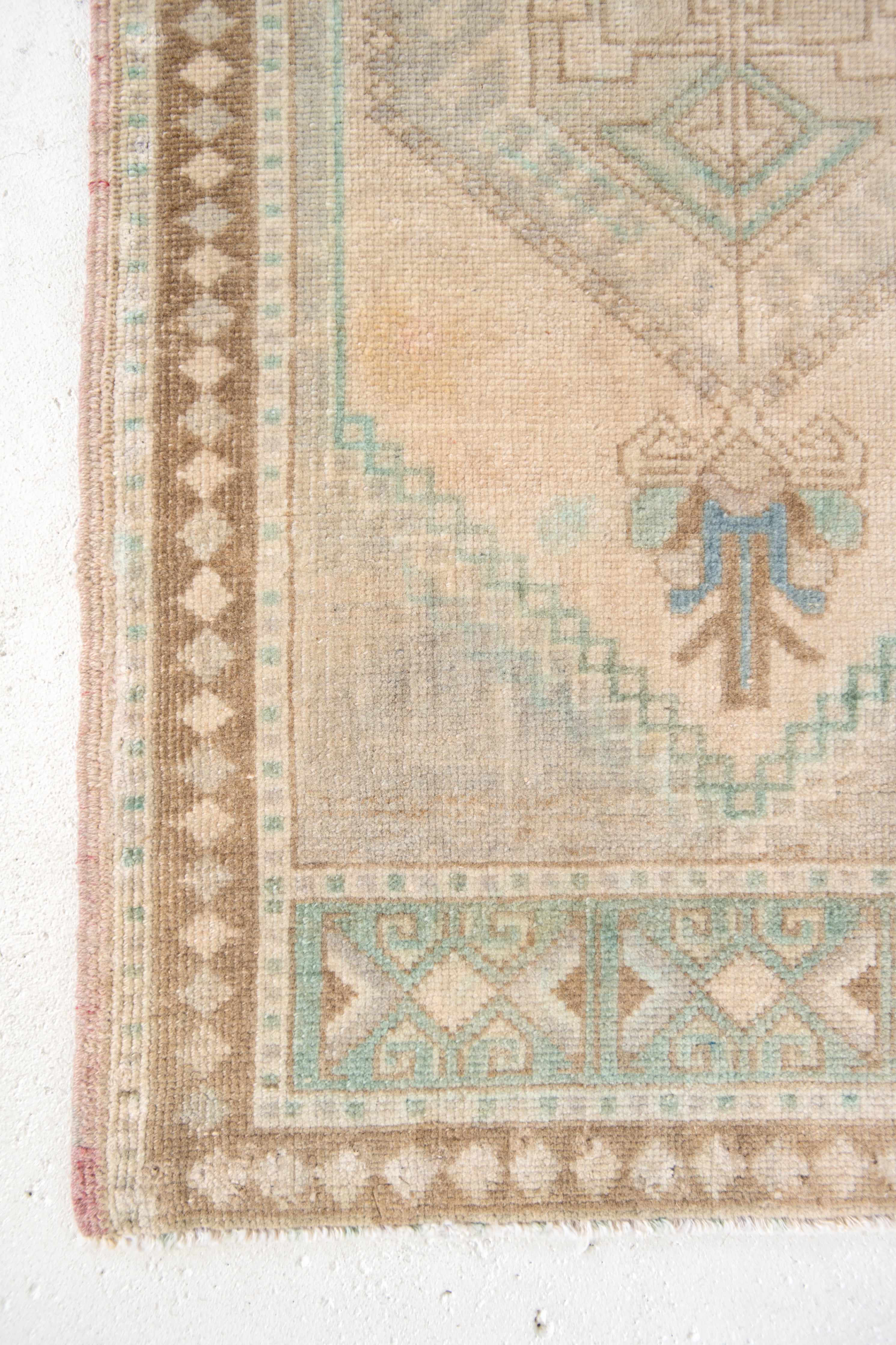 No. 2285 | 1'9 x 3'4