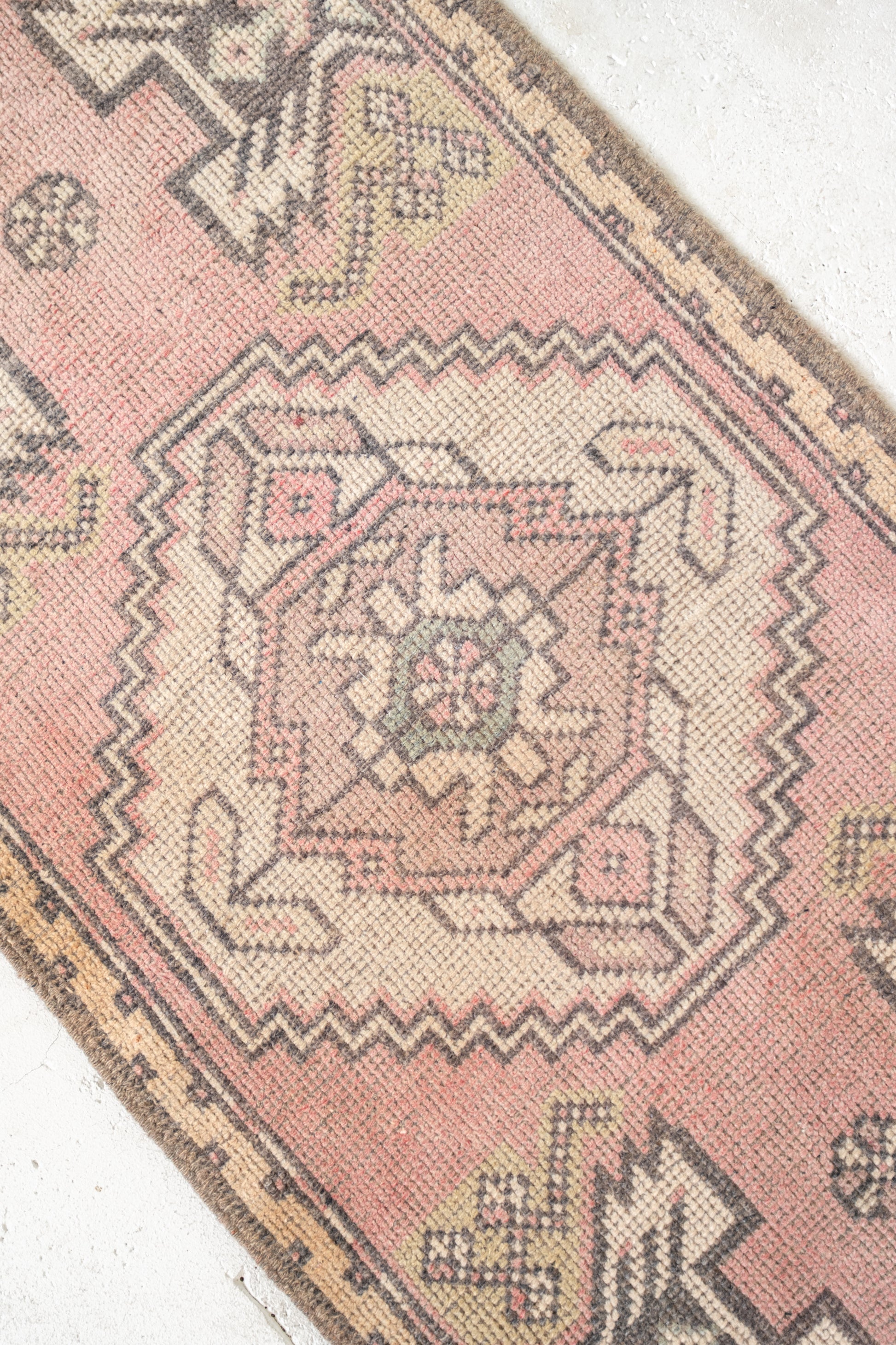 No. 2286 | 1'9 x 3'4