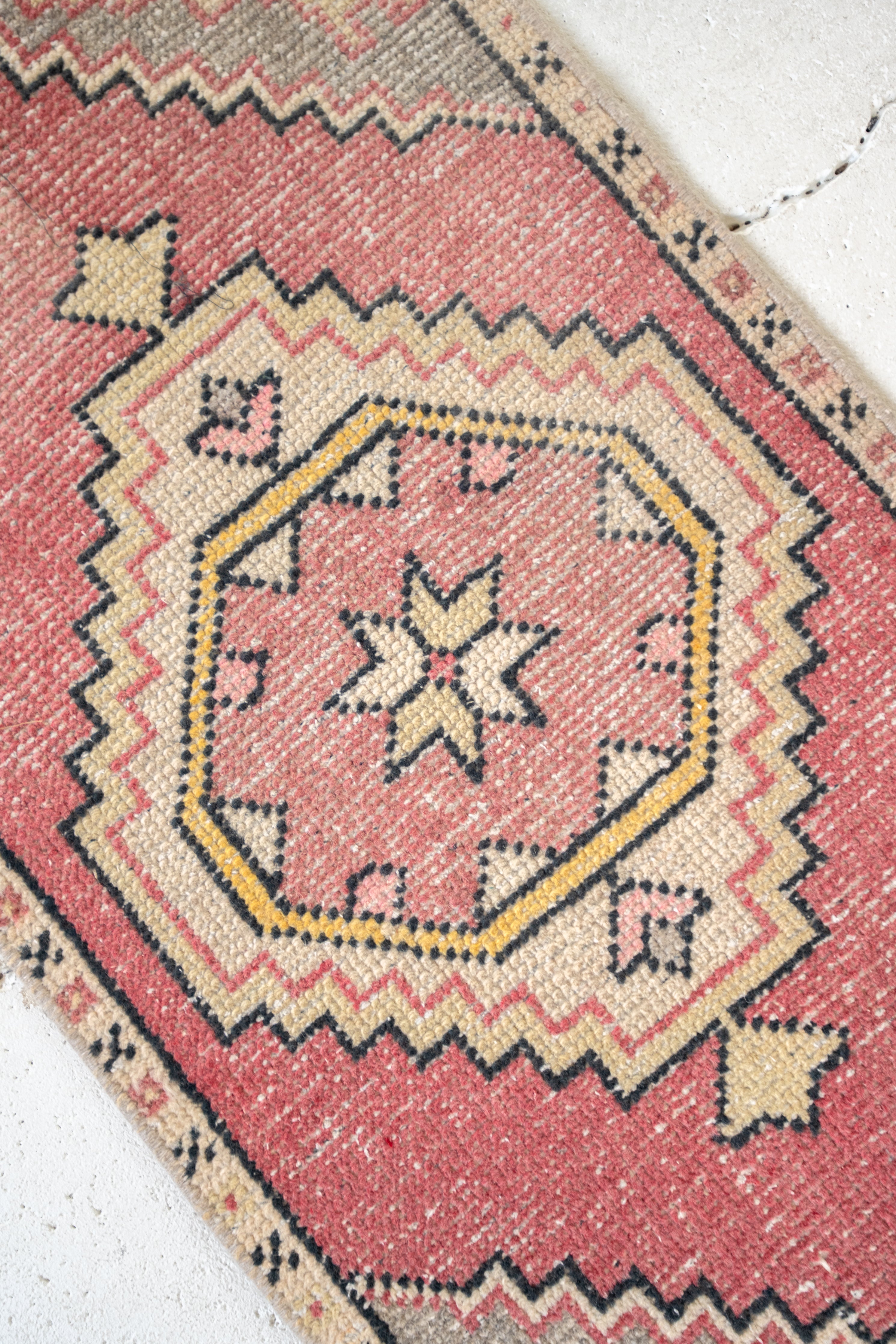 No. 2287 | 1'6 x 2'11