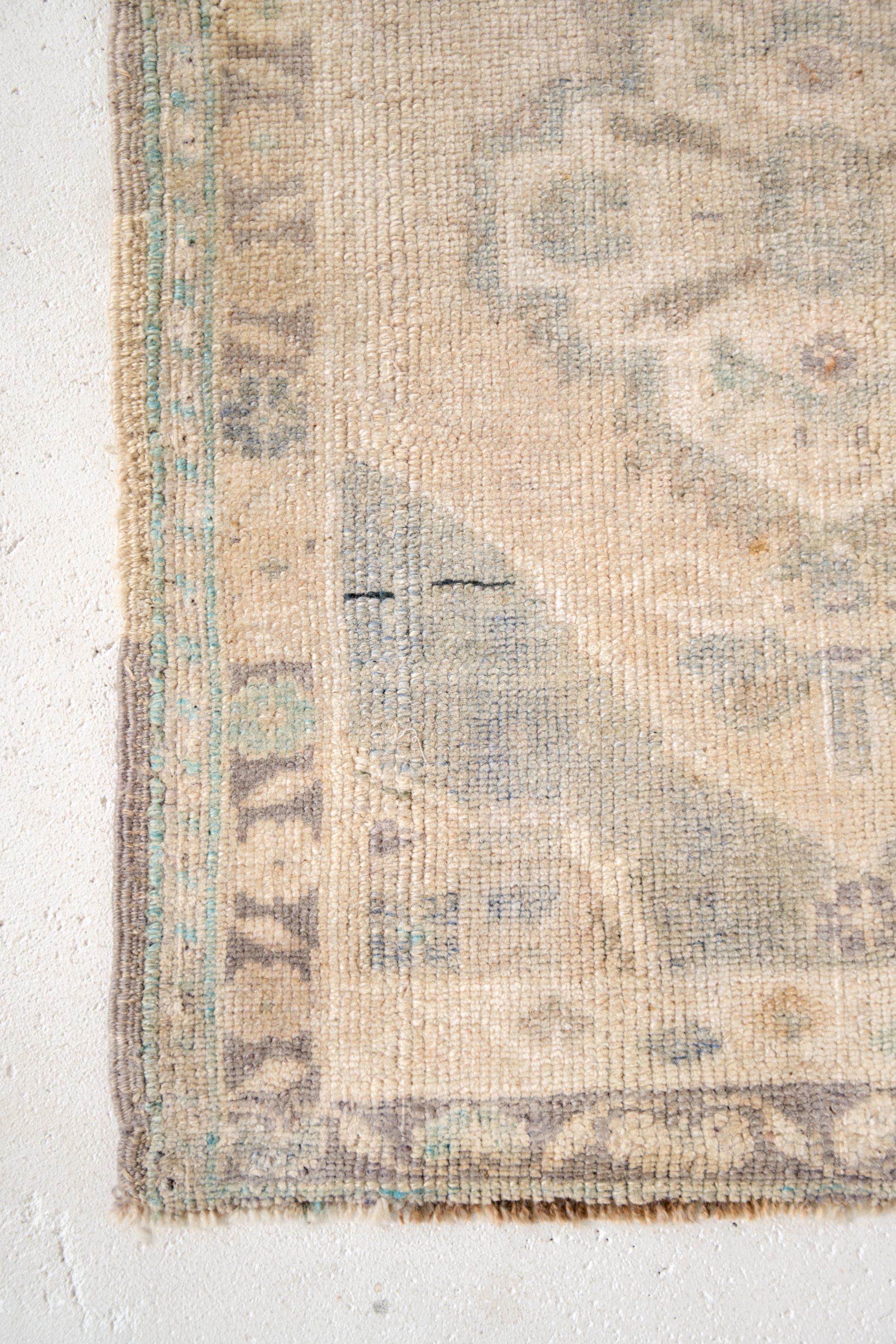 No. 2289 | 1'9 x 2'6